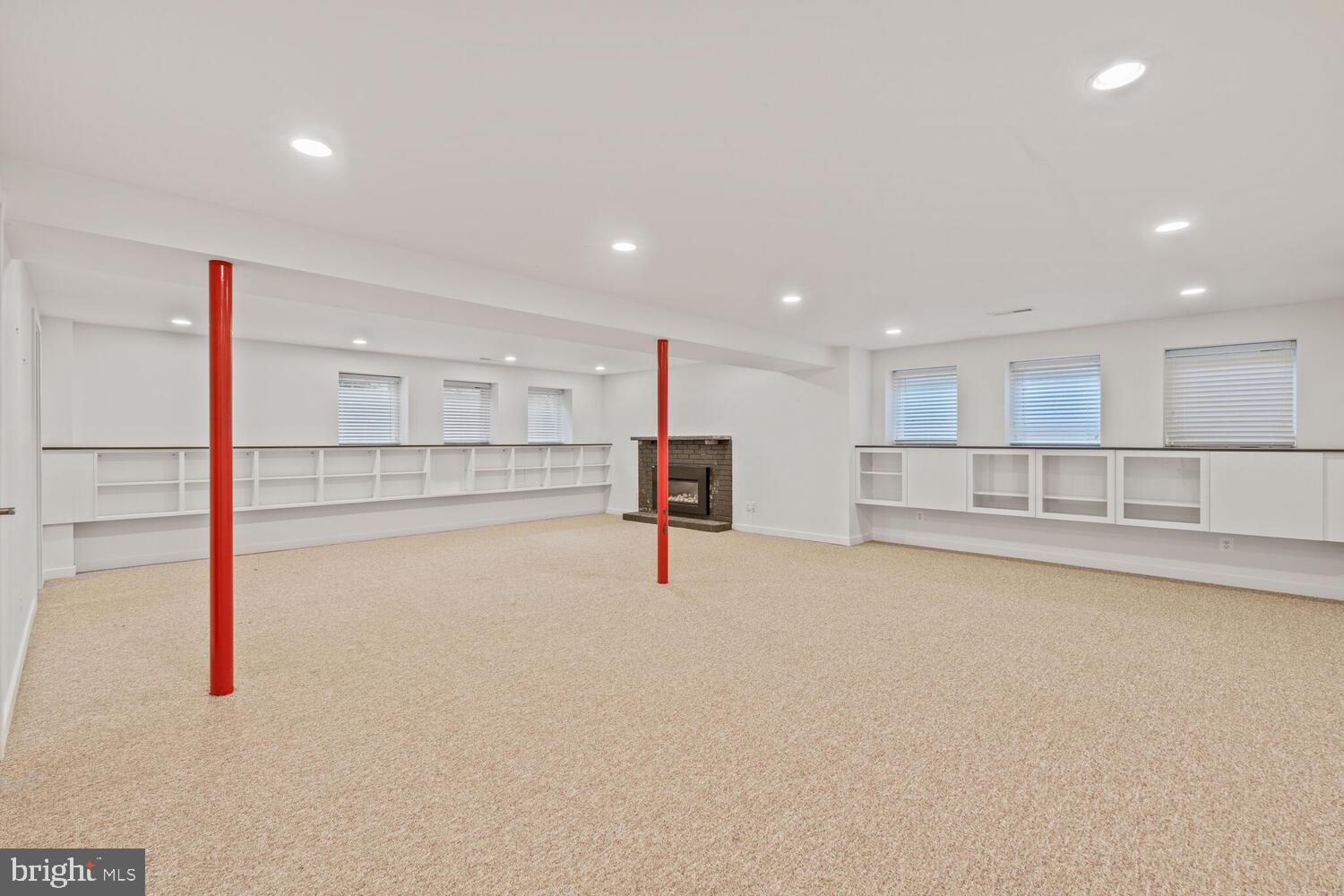 SHIRLEY WOODS - Residential