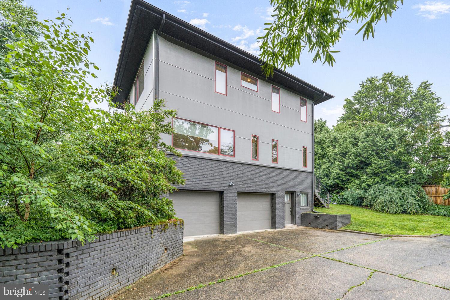 SHIRLEY WOODS - Residential