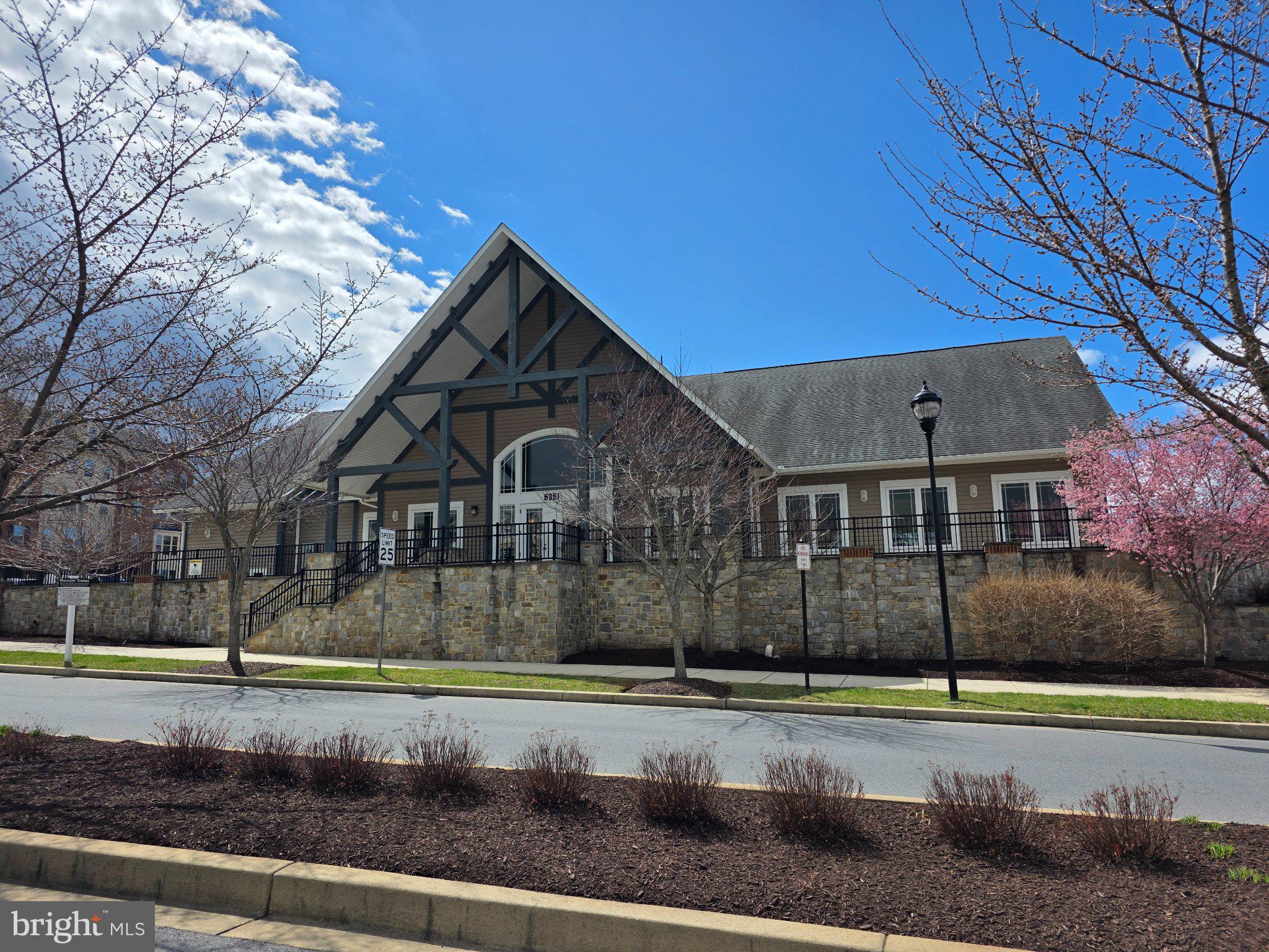 5043 SMALL GAINS WAY