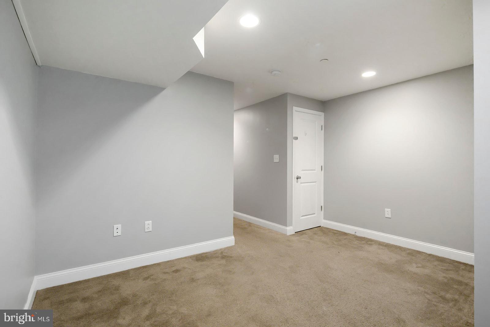 TEMPLE UNIVERSITY - Residential Lease