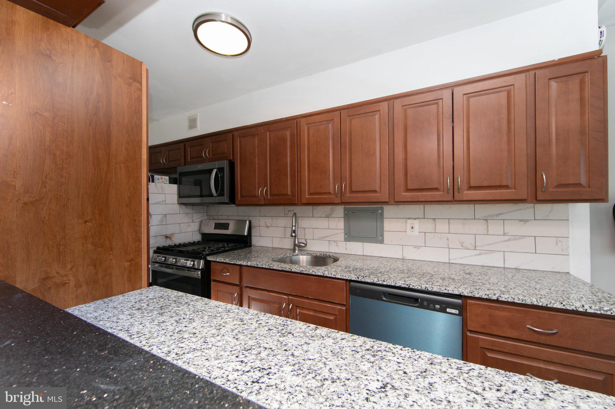 807 BARCLAY TOWERS WALK