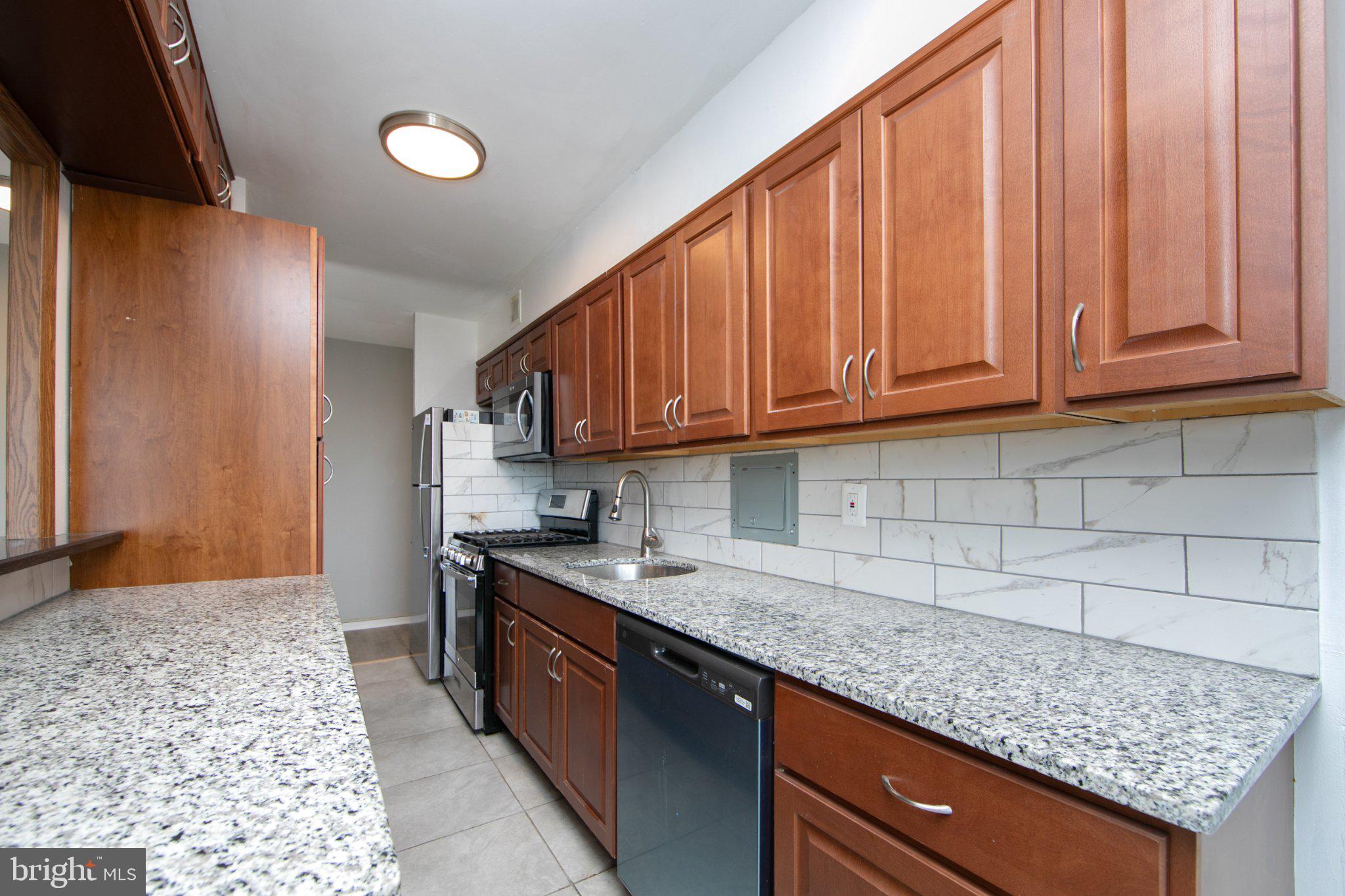 807 BARCLAY TOWERS WALK