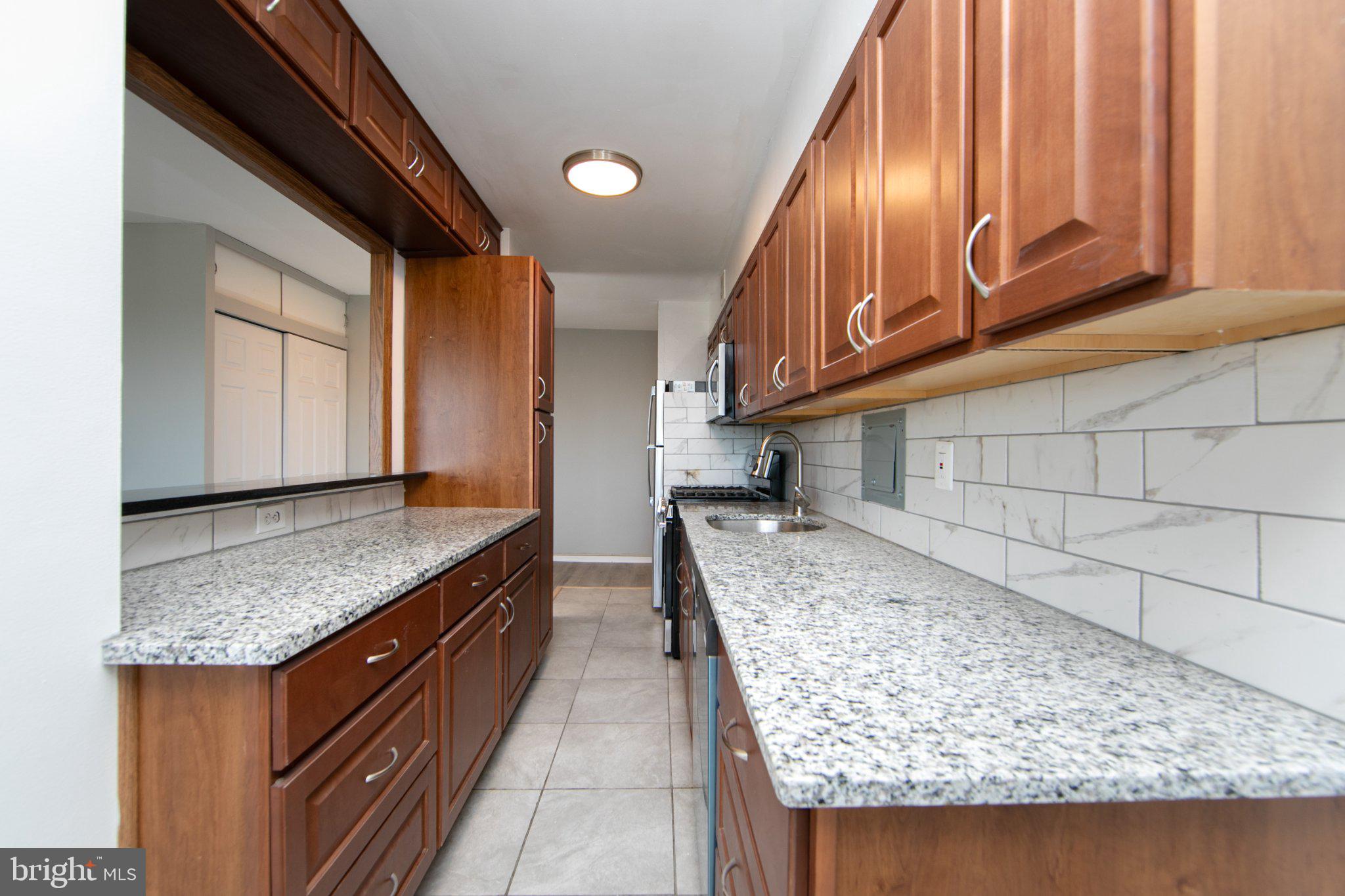 807 BARCLAY TOWERS WALK