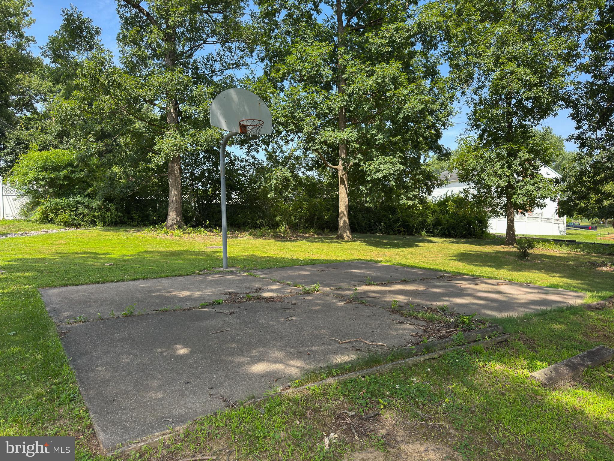 7002 PINECREST ROAD