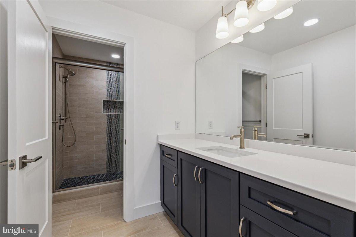 PLYMOUTH VALLEY - Residential