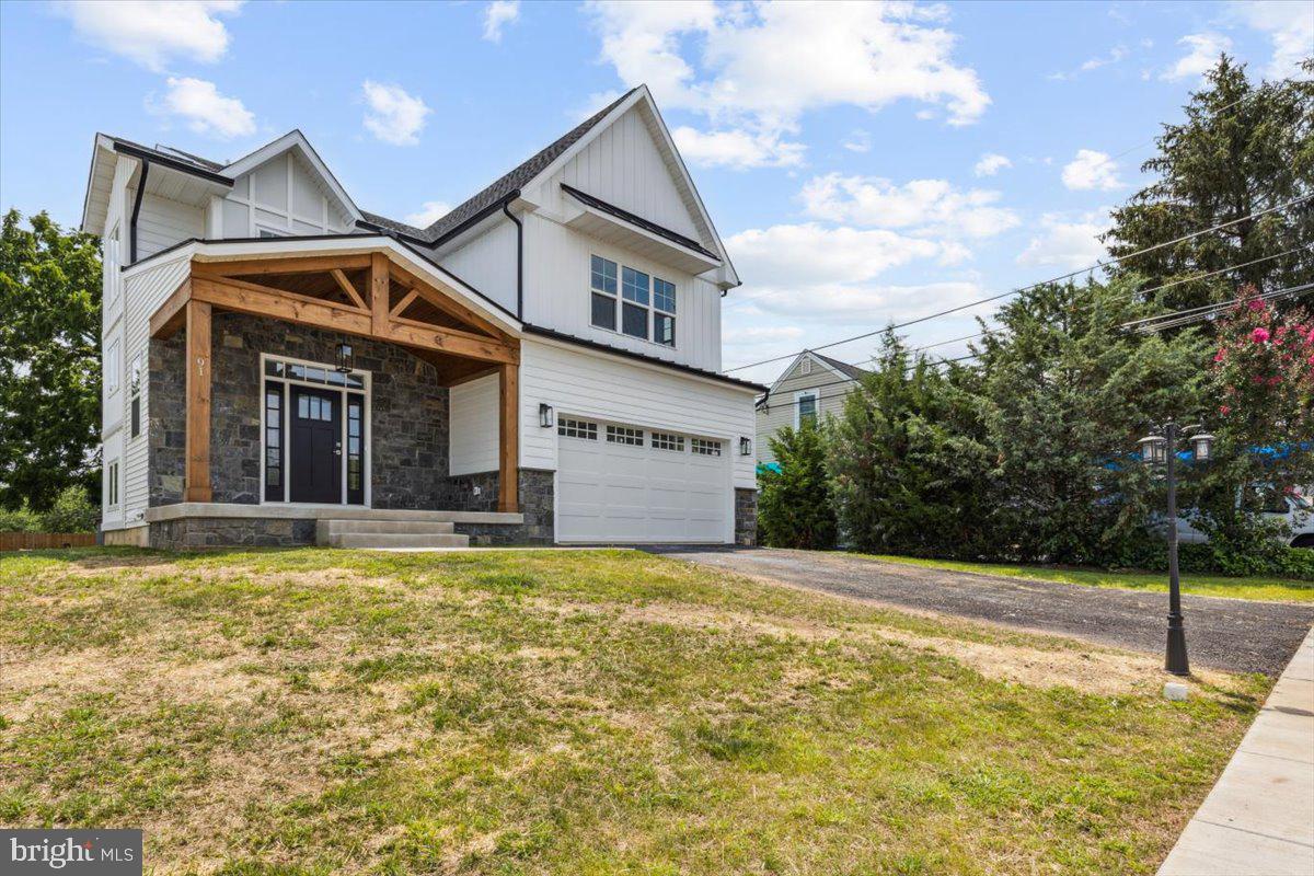 819 CHERRY LANE