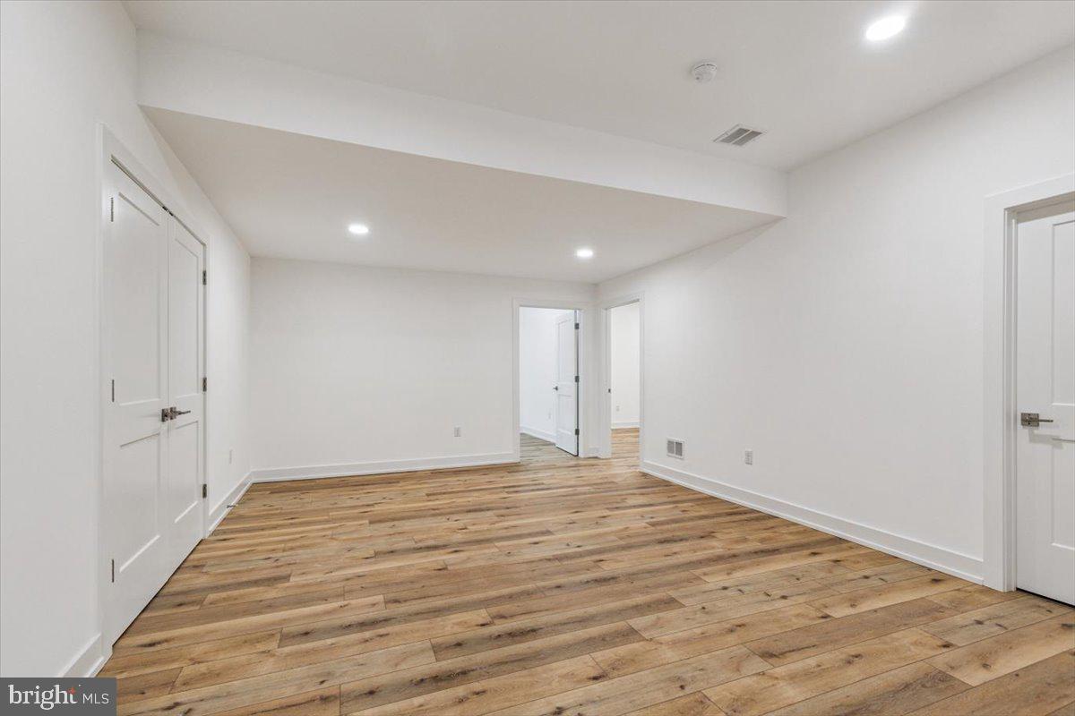 PLYMOUTH VALLEY - Residential