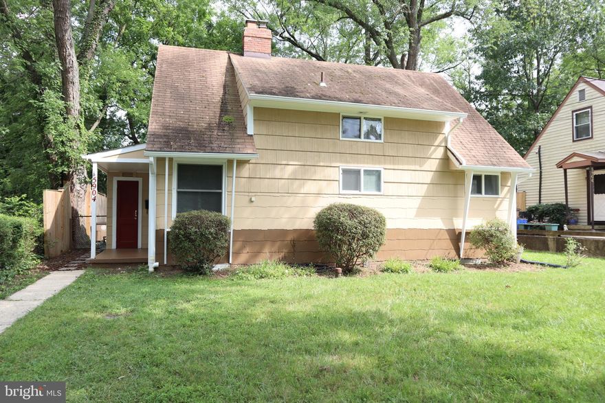 APPROVED APPLICATION,  Location - Location,  7 Minutes  to Twinbrook Metro,    Very Cute  3  bedroom home with nice refinished hardwood floors on both levels,  No carpets!!   Lots of updates: Fresh paint everywhere!! ,  dishwasher,  new stove,  park like backyard - fully fenced,    Can move in by Aug 1,   Minimum 22-24 month lease,    Fireplace does not work and will not be repaired,  1  Dog under 50 lbs is okay with deposit.,  No Cats, Very close to Rockville Town Center Shopping and restaurants,  Non smoking home, fenced yard, Gas Heating,  Central AC,  main level has 2 bedrooms and a full bath, just 2 steps to enter home.  Upstairs 1 bedroom + Office.