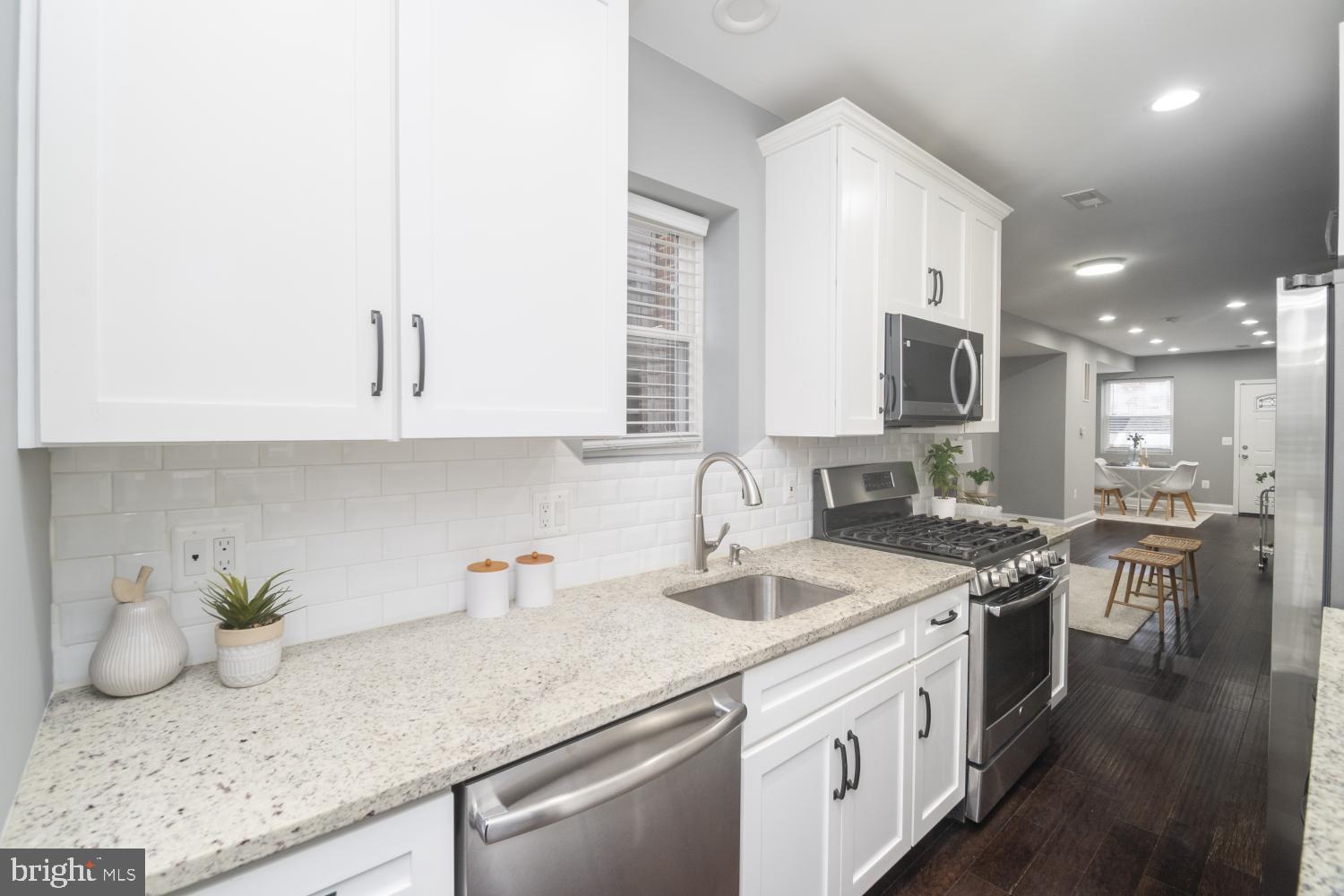3715 COLBORNE ROAD