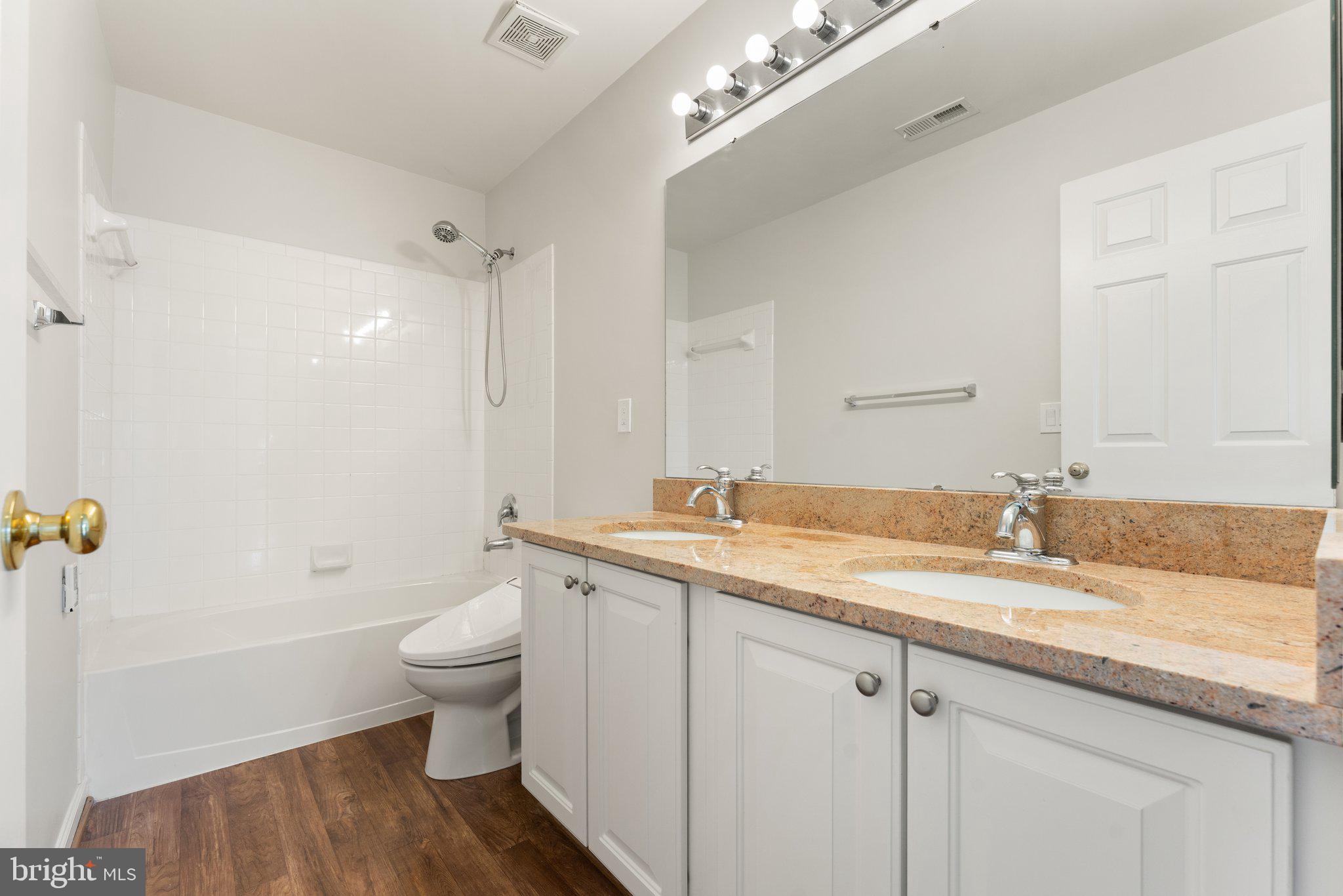 RIVERSIDE STATION - Residential