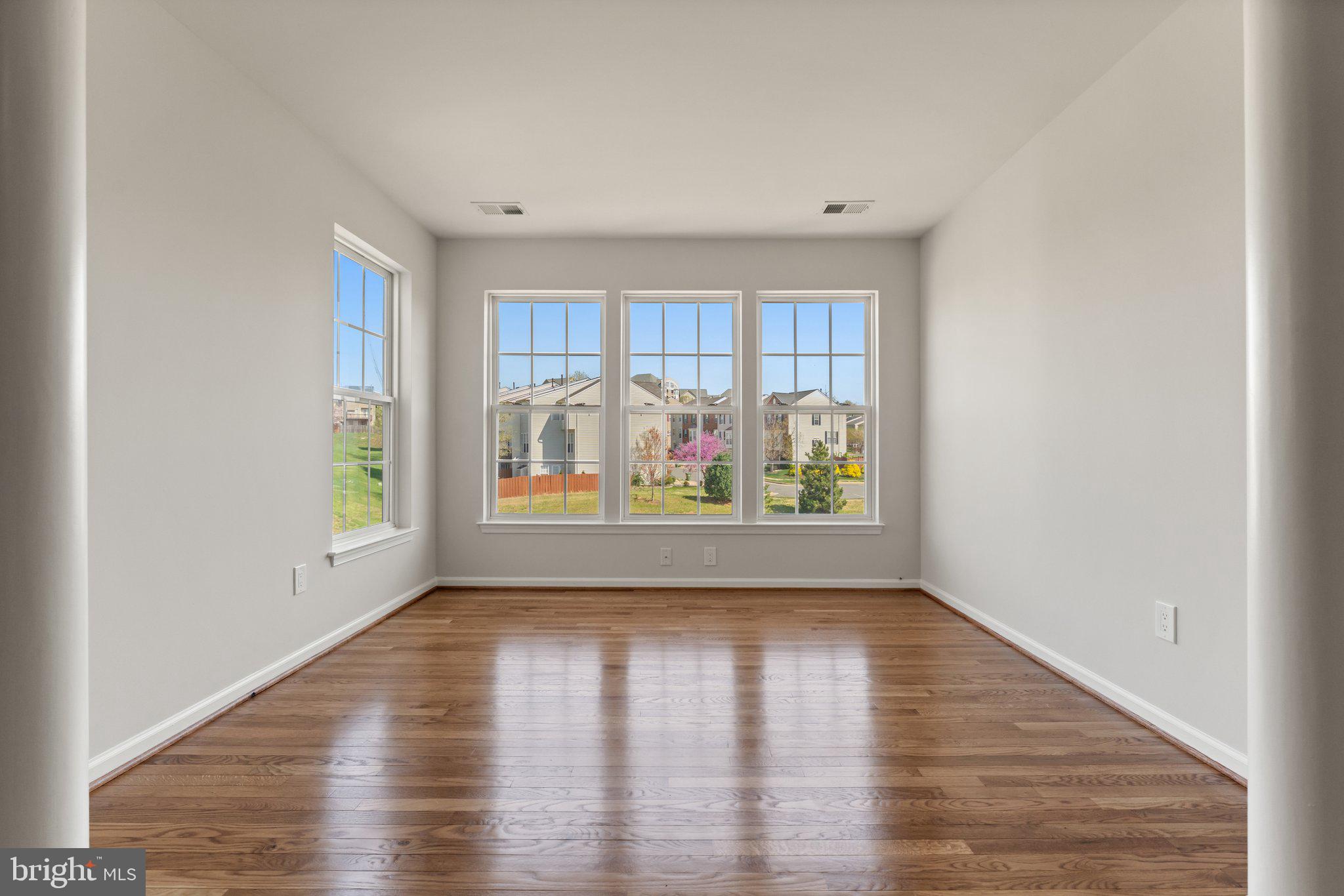 RIVERSIDE STATION - Residential