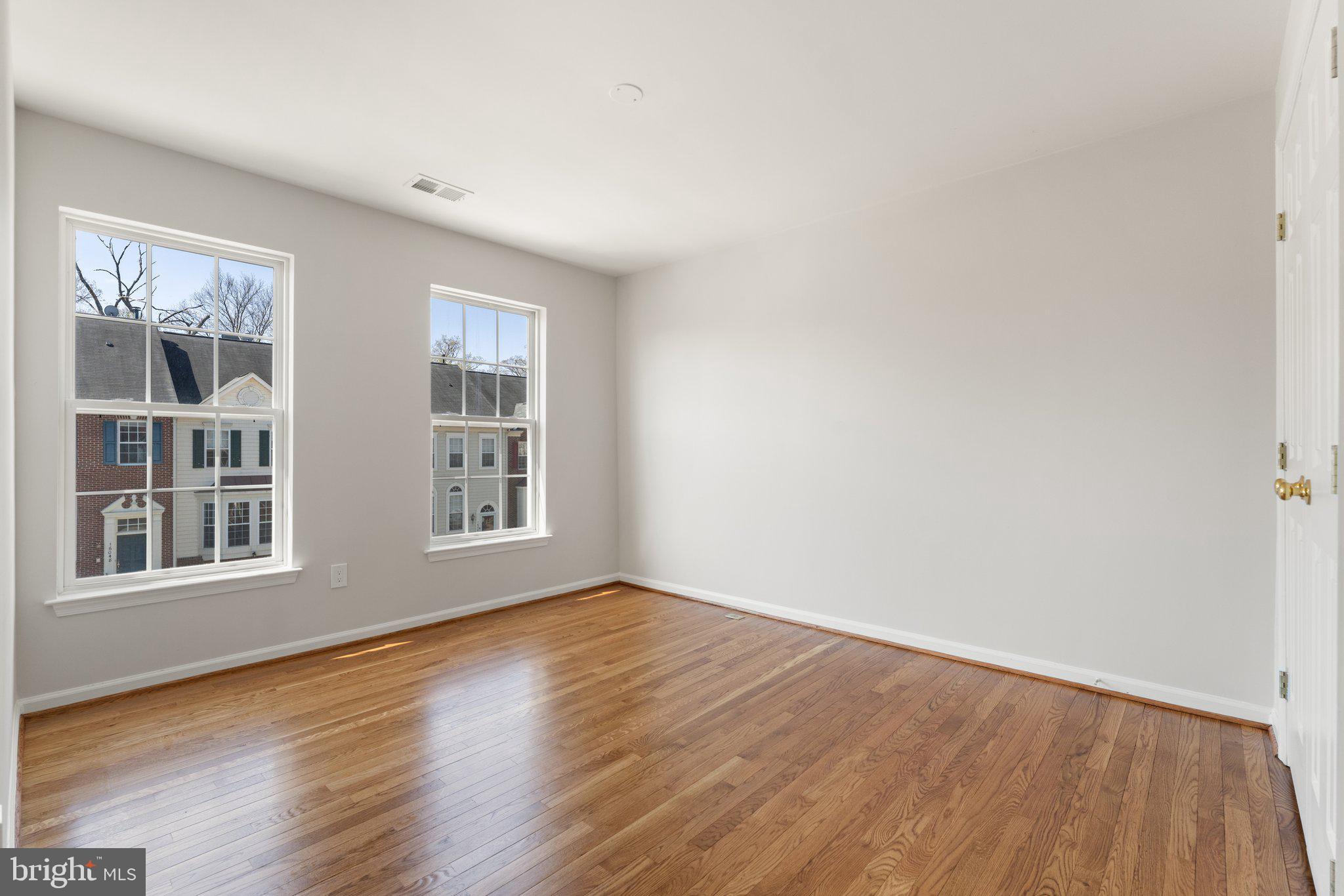 RIVERSIDE STATION - Residential