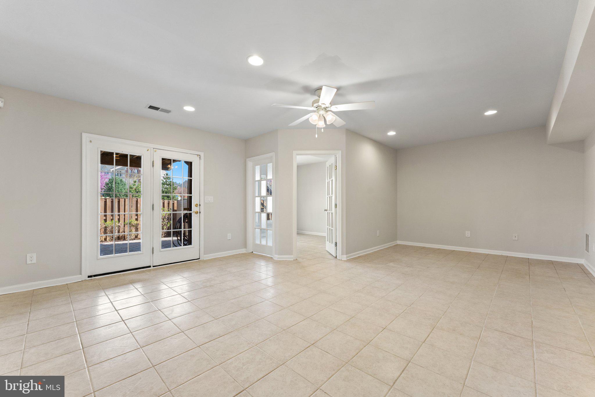 RIVERSIDE STATION - Residential