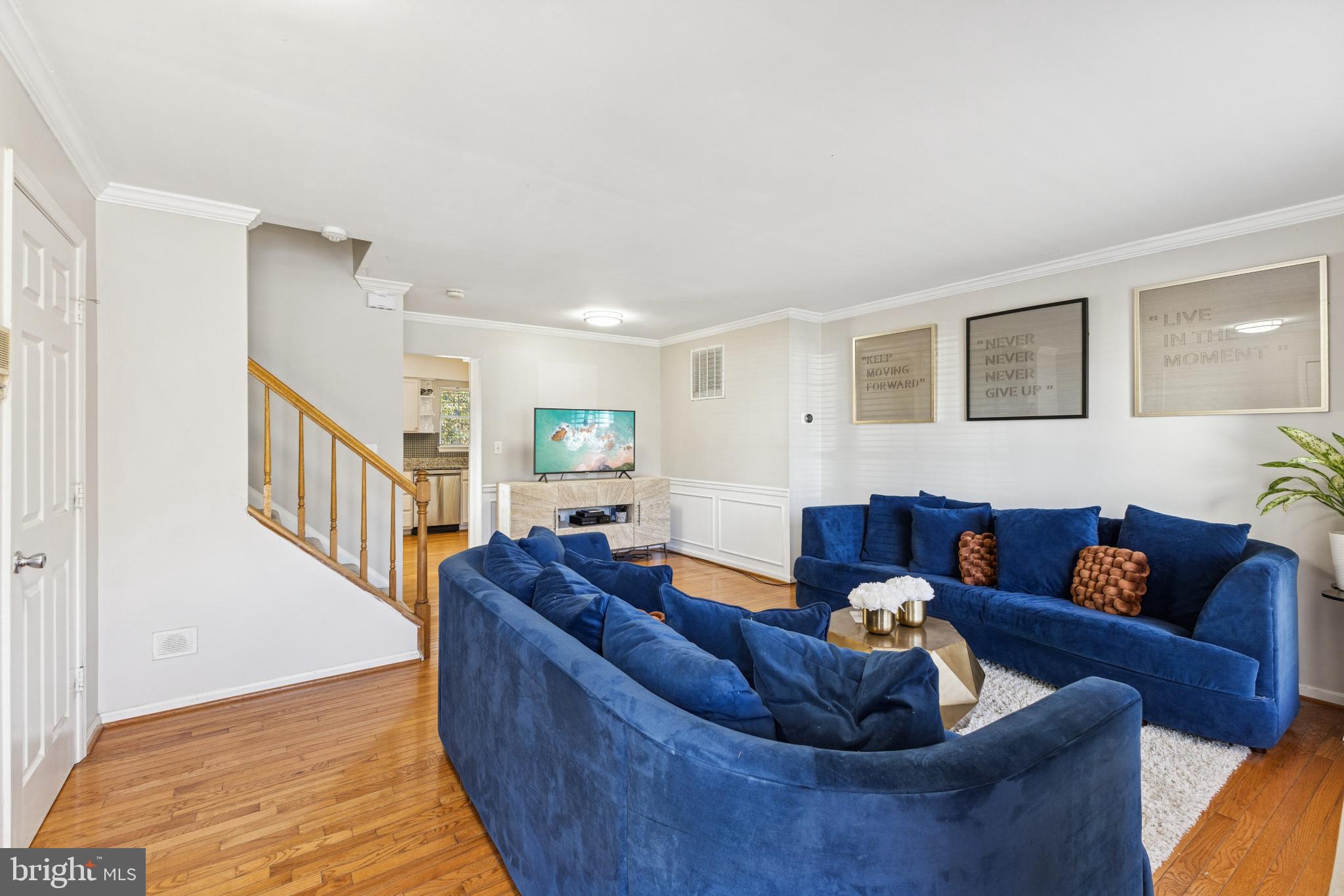 5029 BUENA VISTA DRIVE