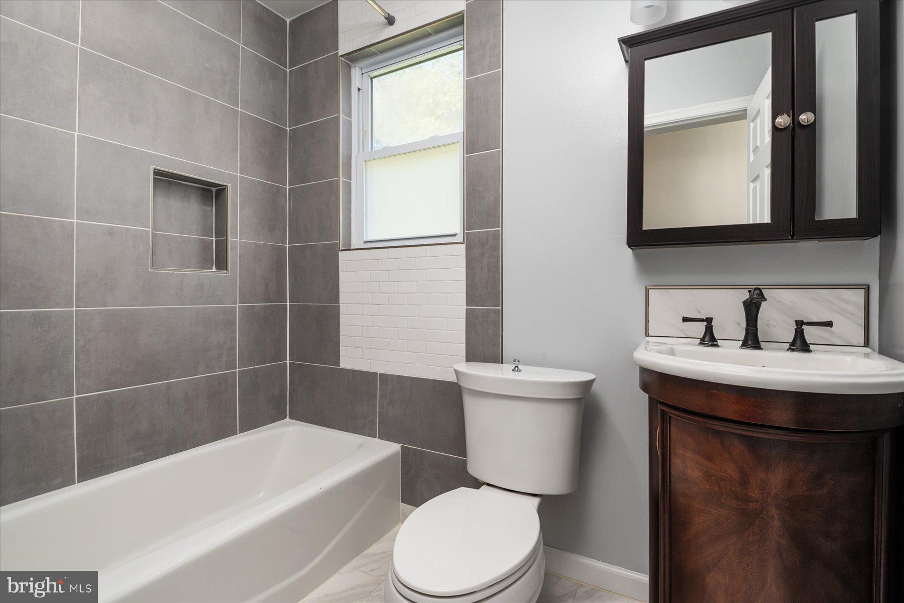 HOLLYWOOD PARK - Residential