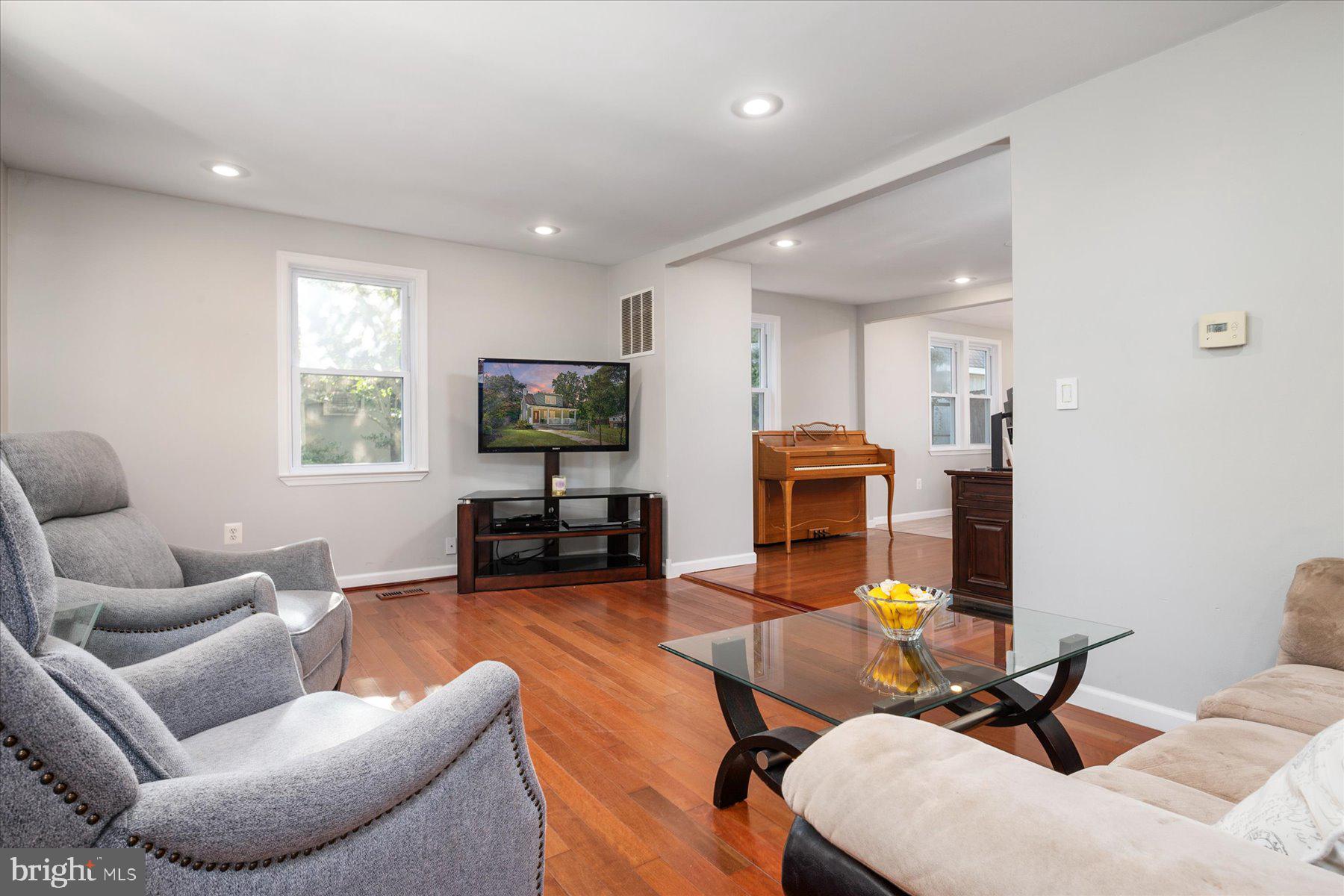 HOLLYWOOD PARK - Residential