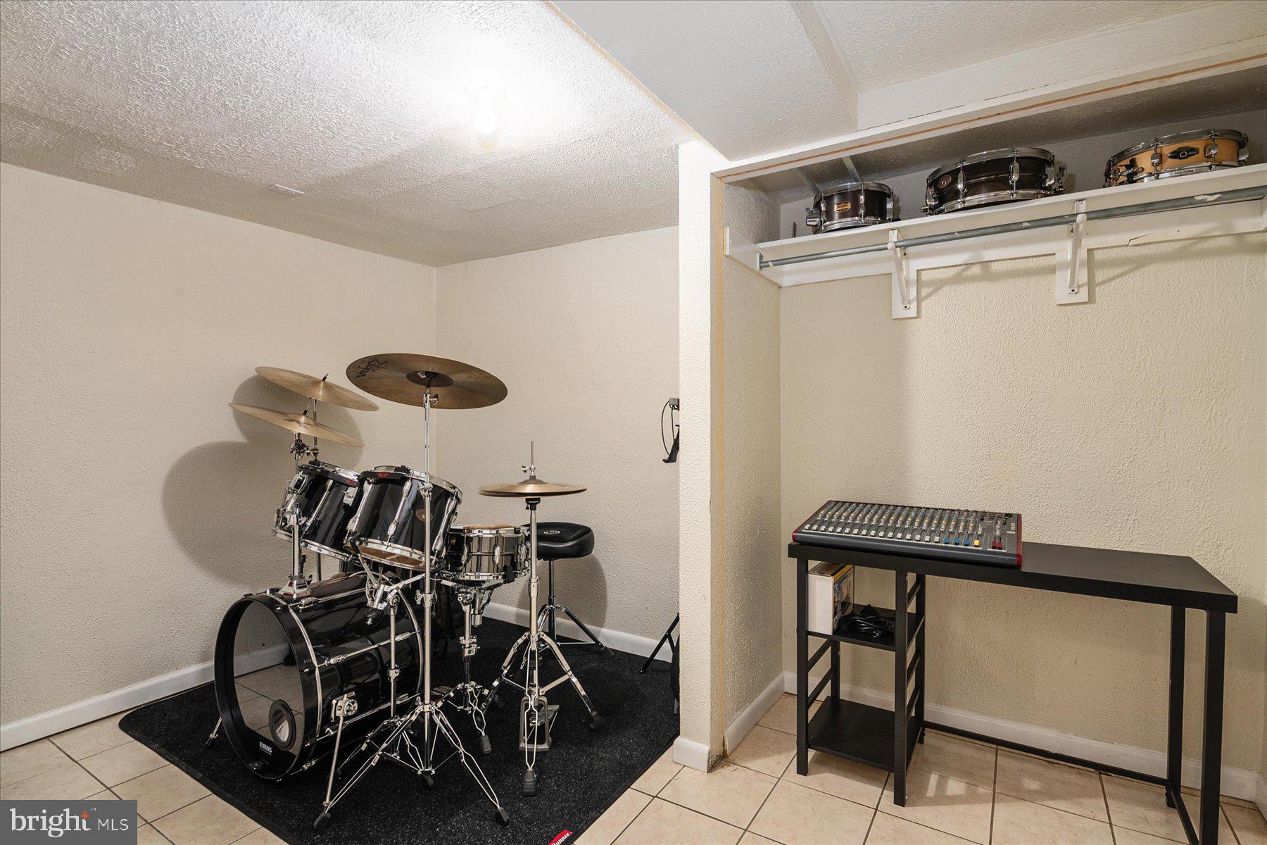 HOLLYWOOD PARK - Residential