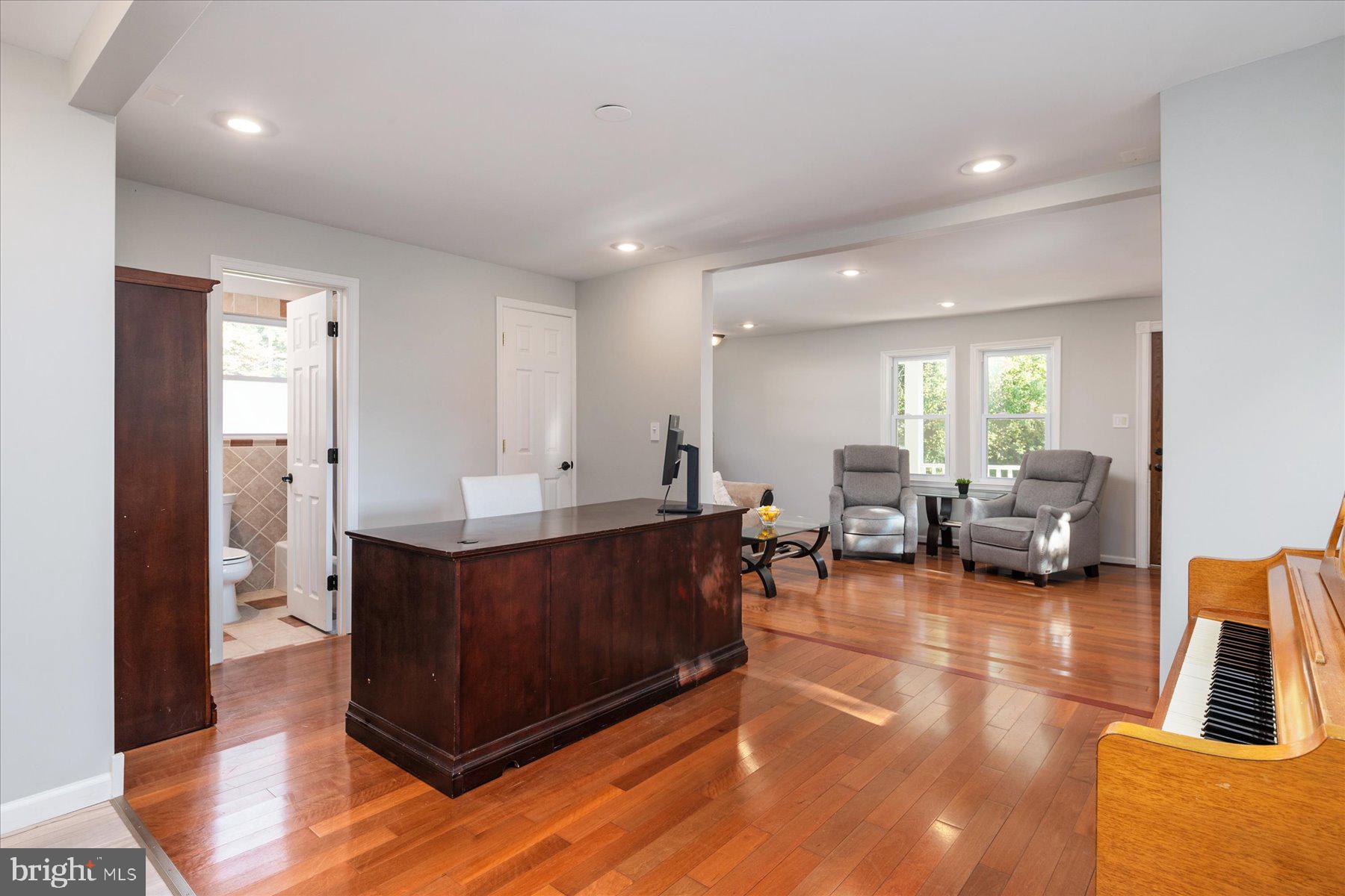 HOLLYWOOD PARK - Residential