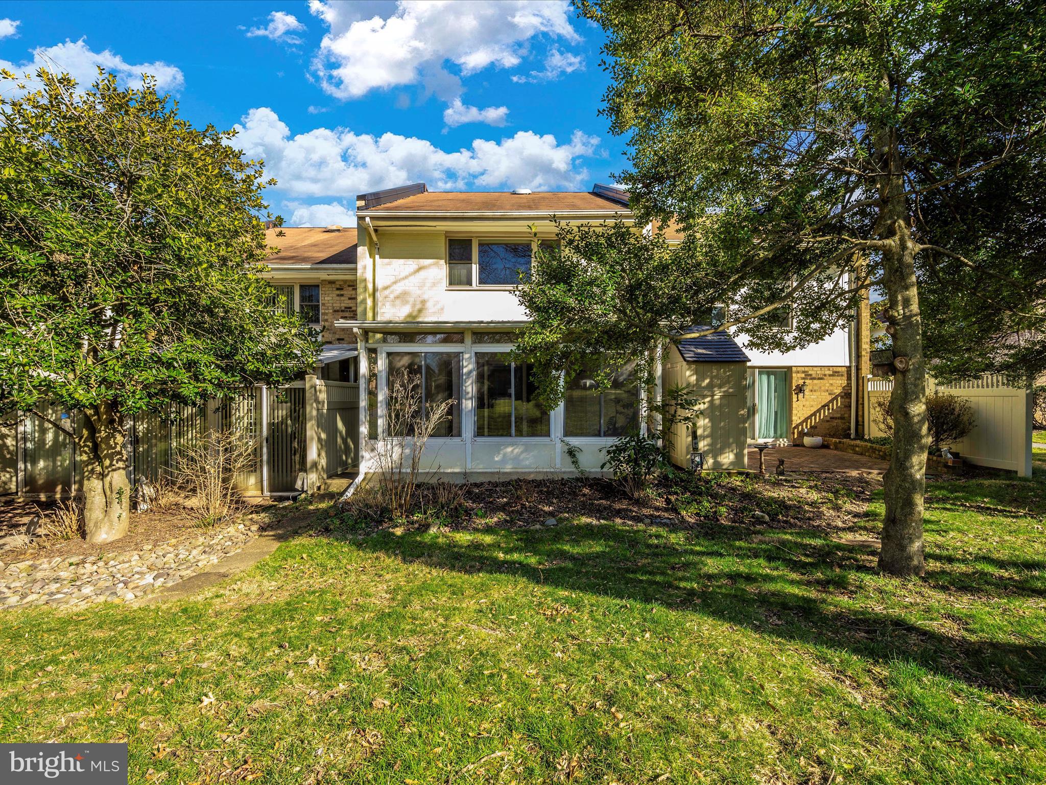 LEISURE WORLD - Residential