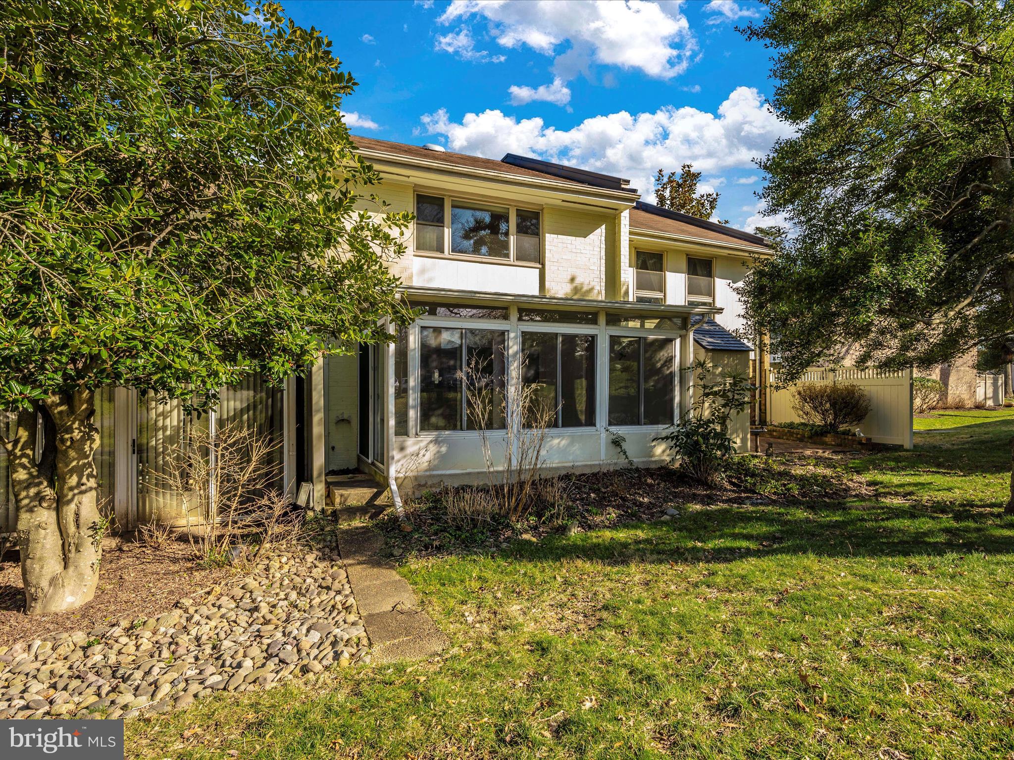 LEISURE WORLD - Residential