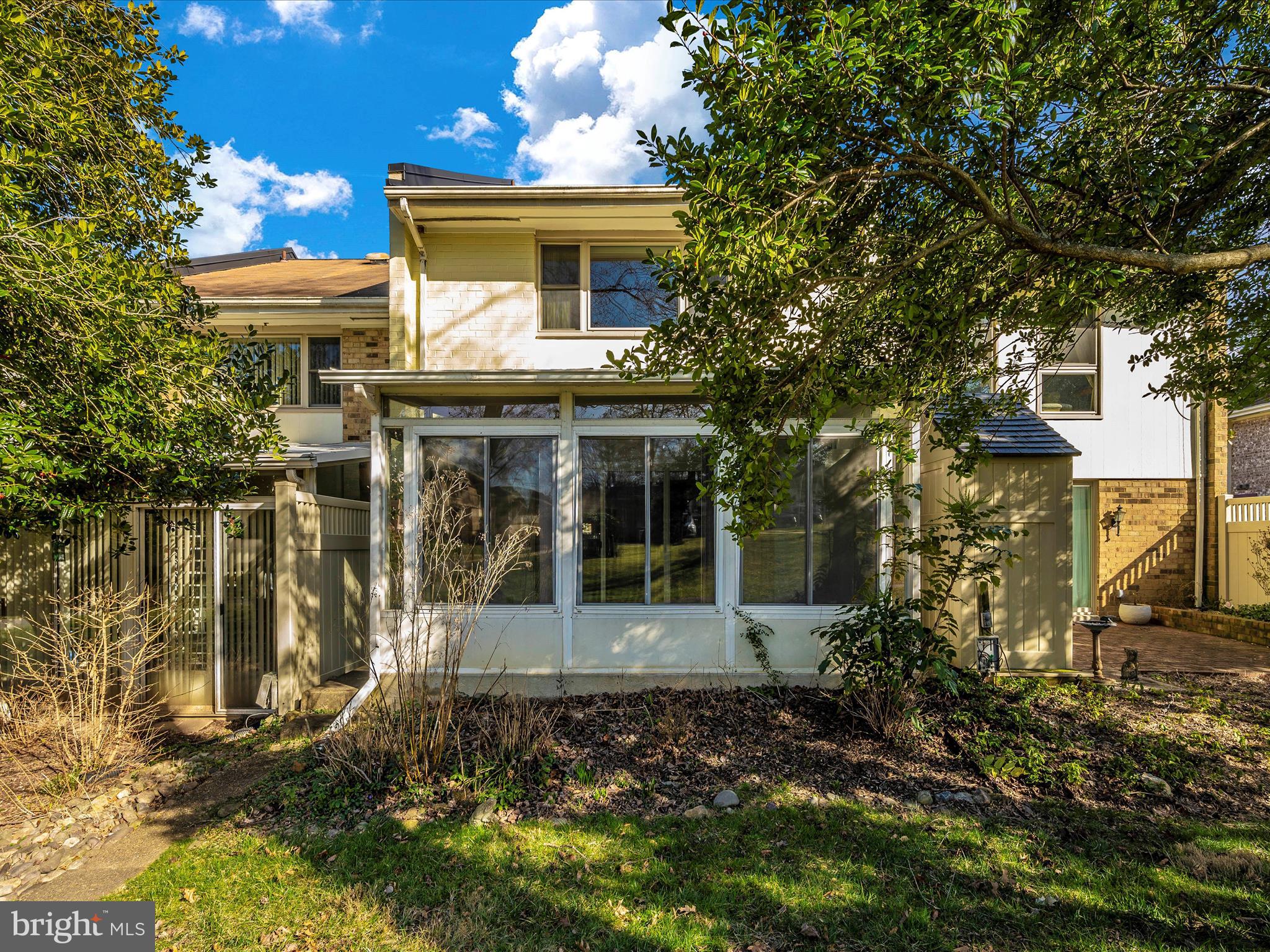 LEISURE WORLD - Residential