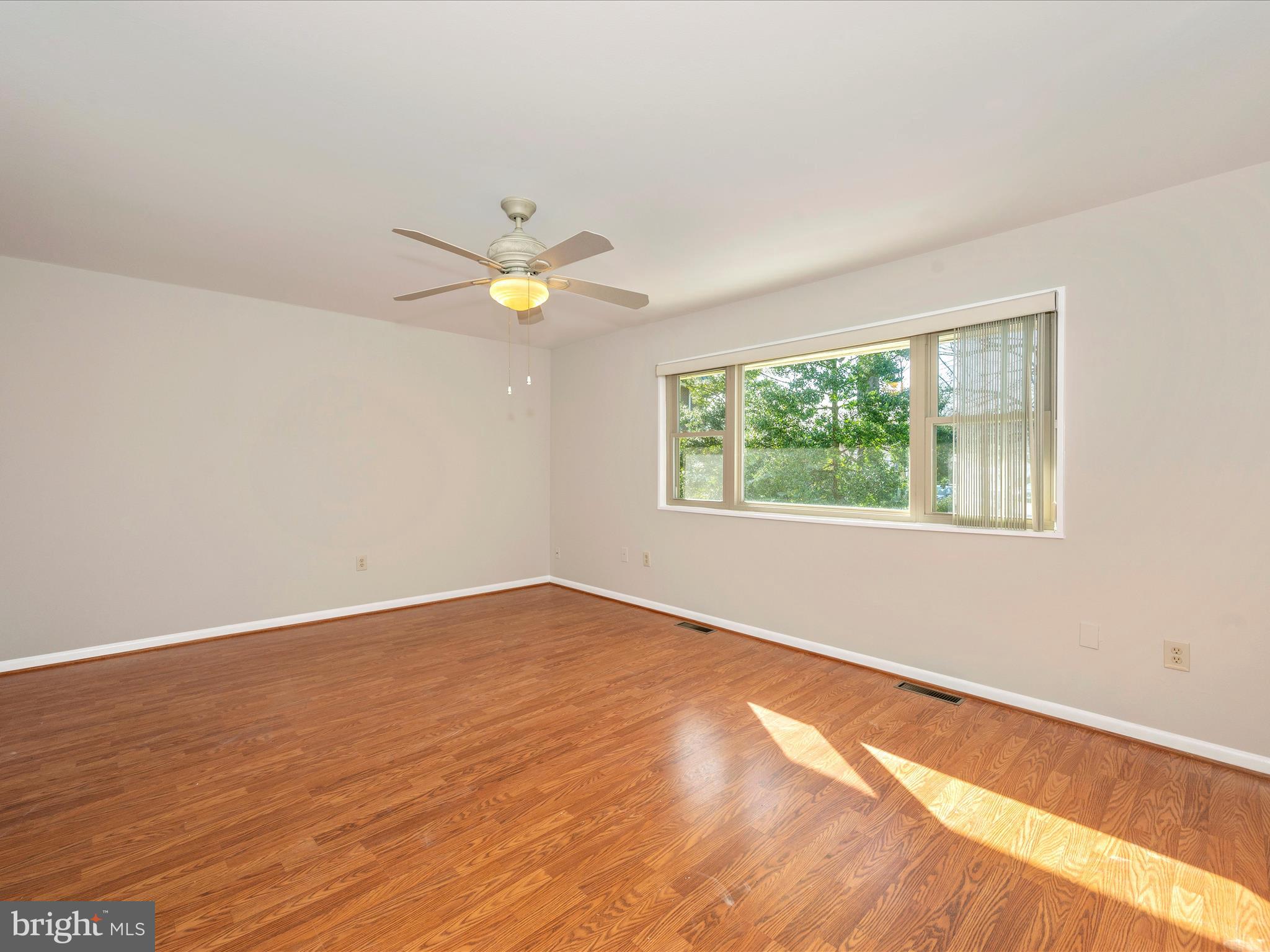 LEISURE WORLD - Residential