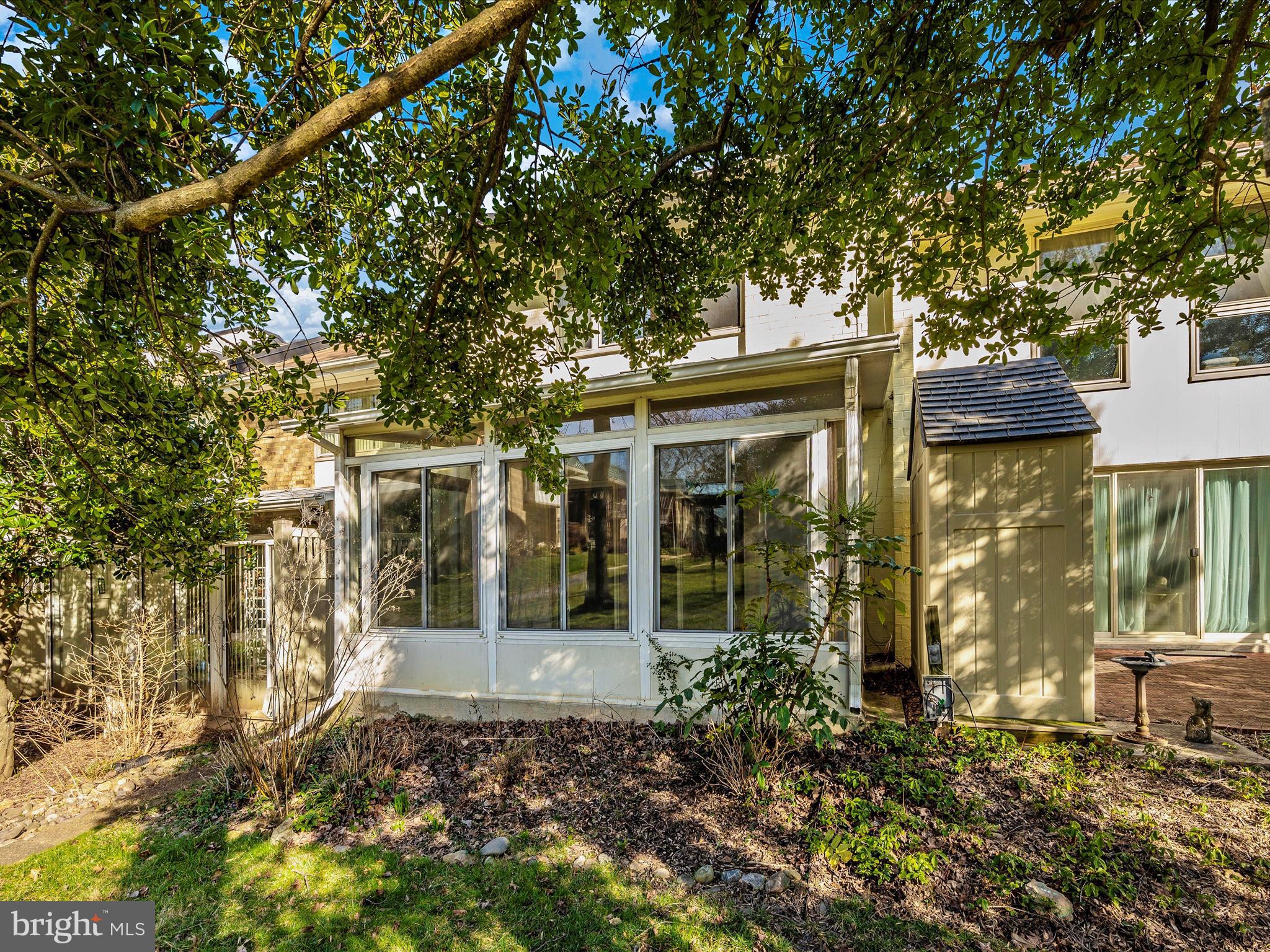 LEISURE WORLD - Residential