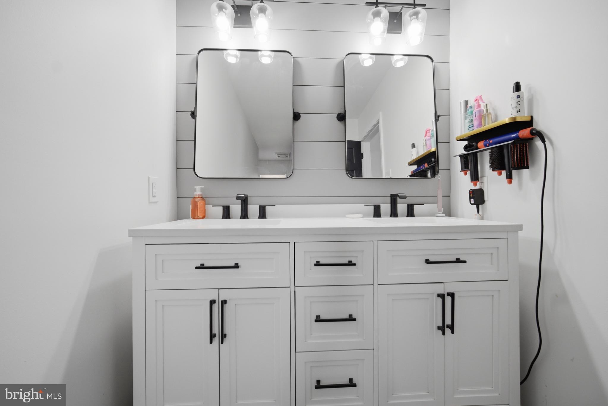 MAGNOLIA HILL - Residential