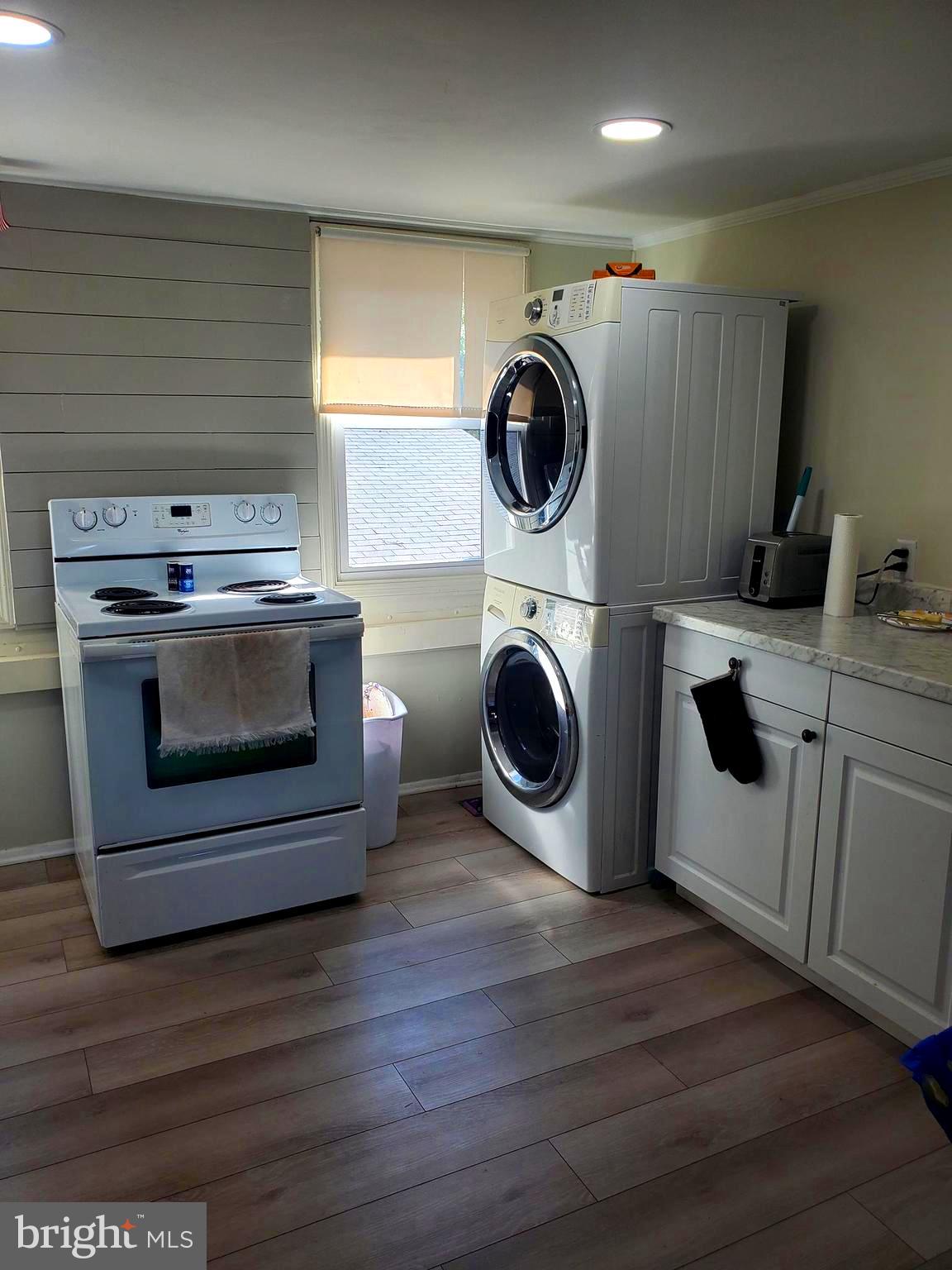 SUNSET BEACH - Residential Lease