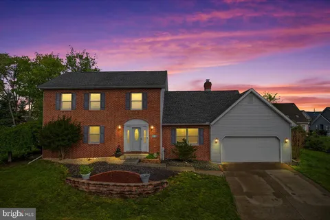 6122 Wallingford Way, Mechanicsburg, PA MLS: PACB2041714