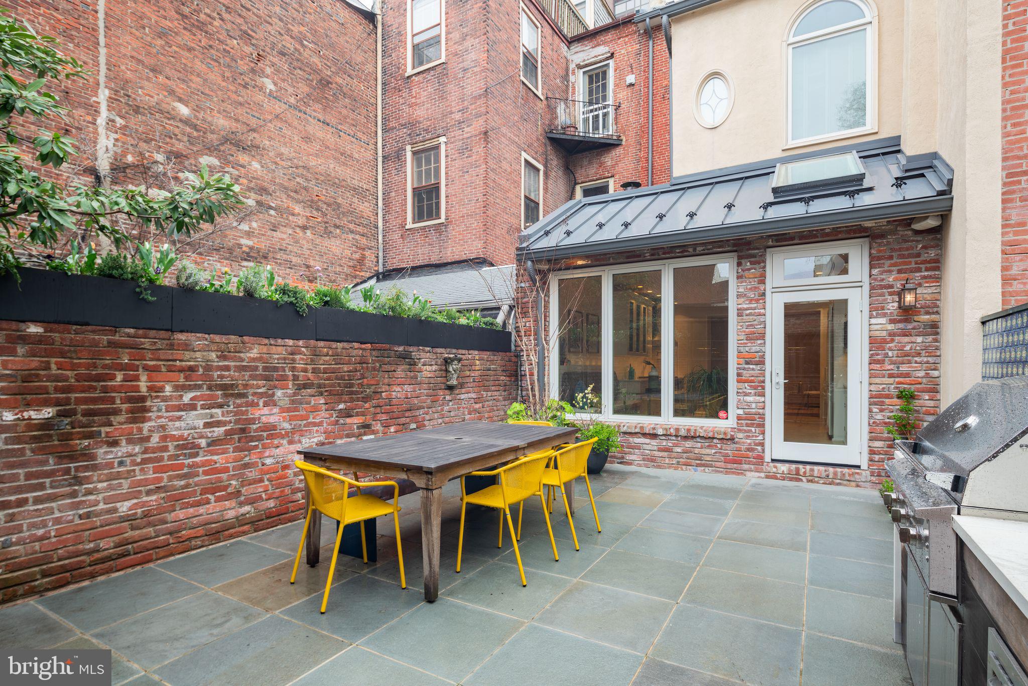 SOCIETY HILL - Residential