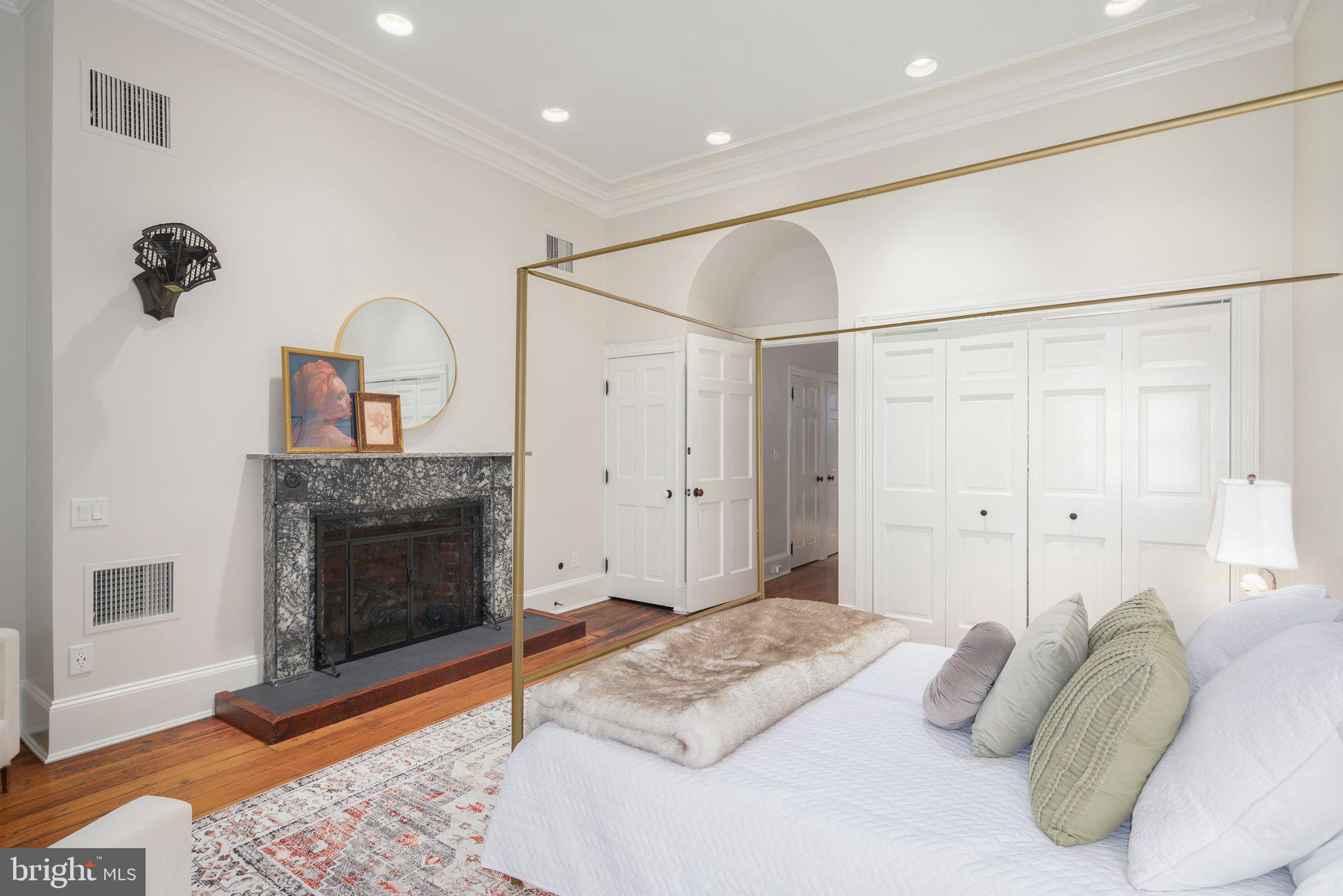 SOCIETY HILL - Residential