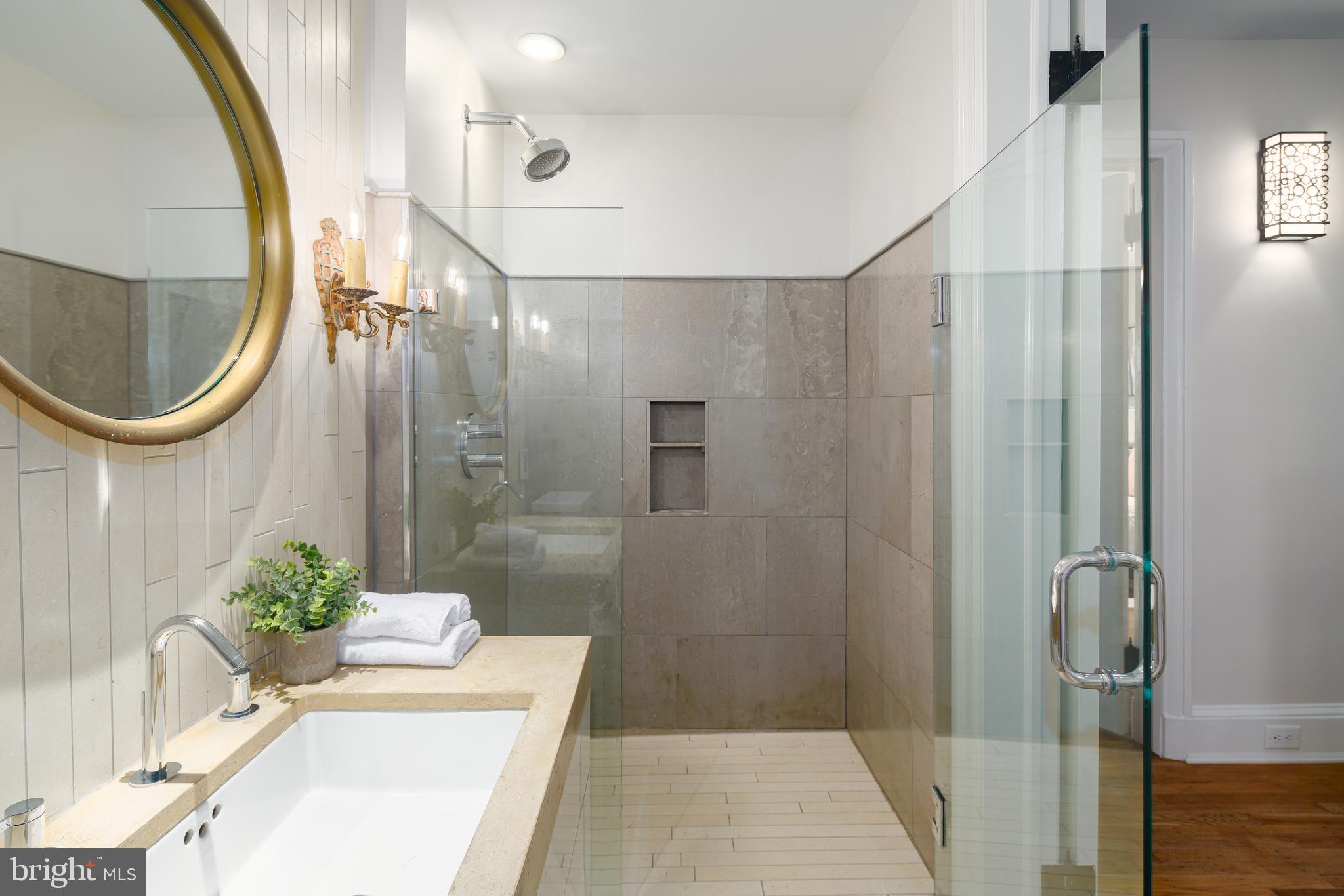 SOCIETY HILL - Residential