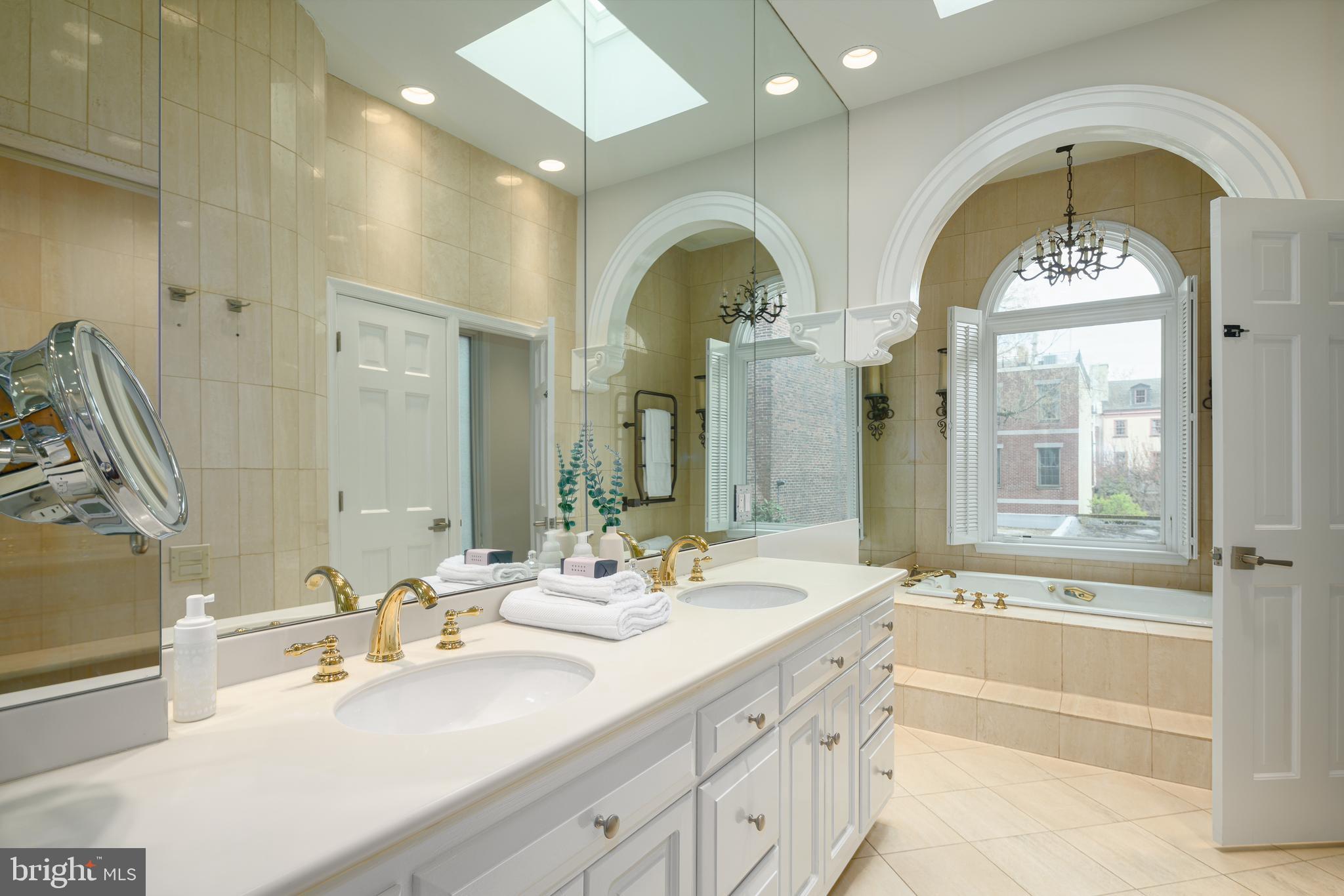 SOCIETY HILL - Residential