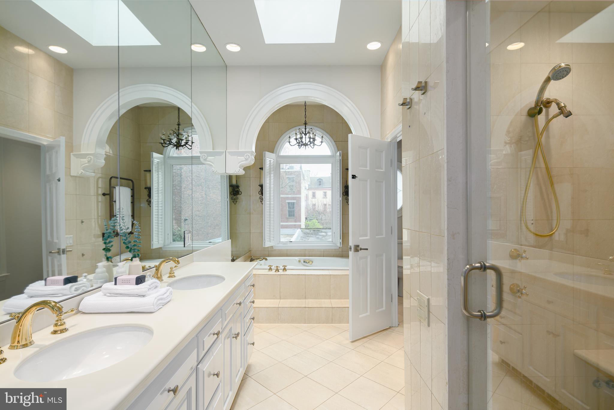 SOCIETY HILL - Residential