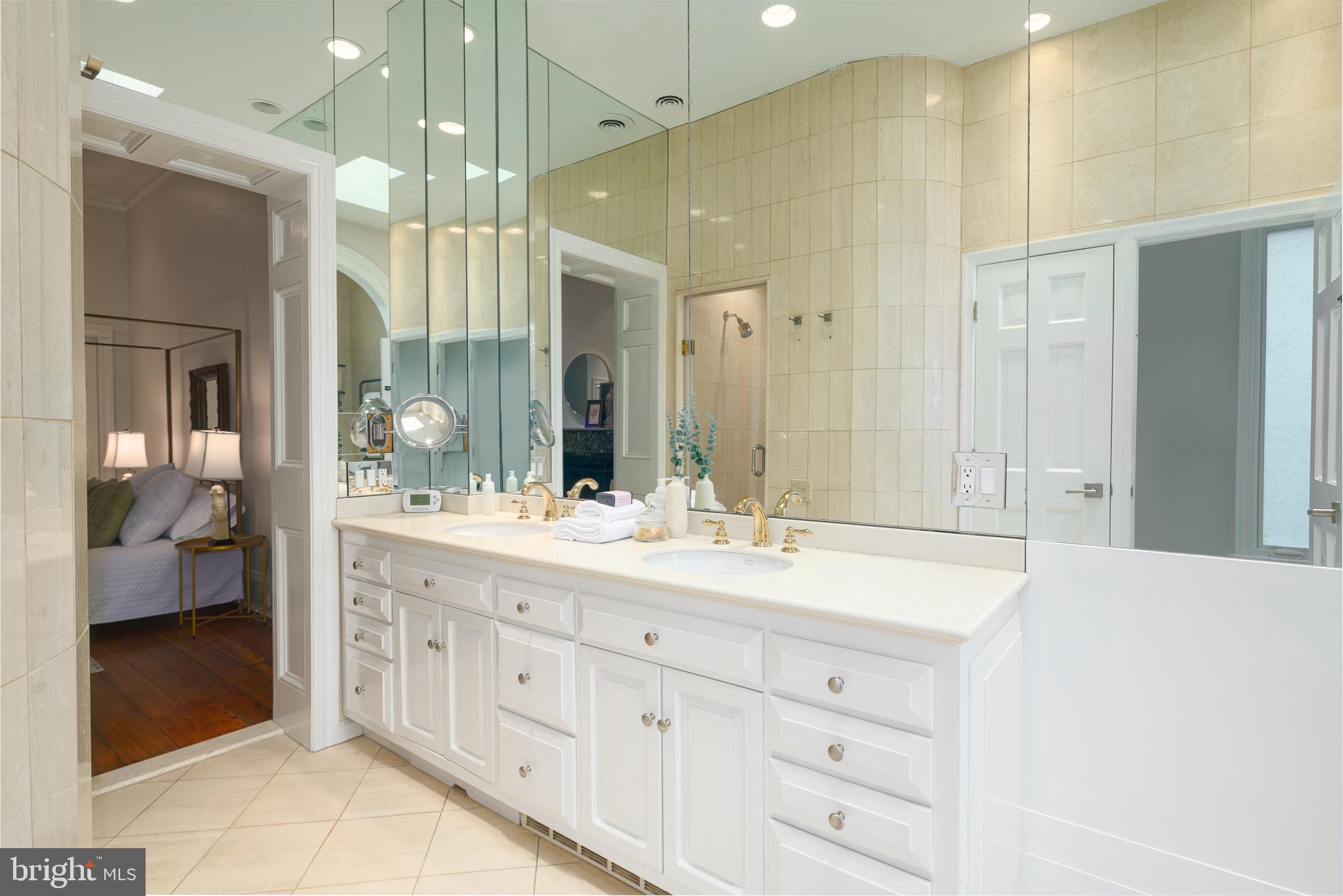 SOCIETY HILL - Residential