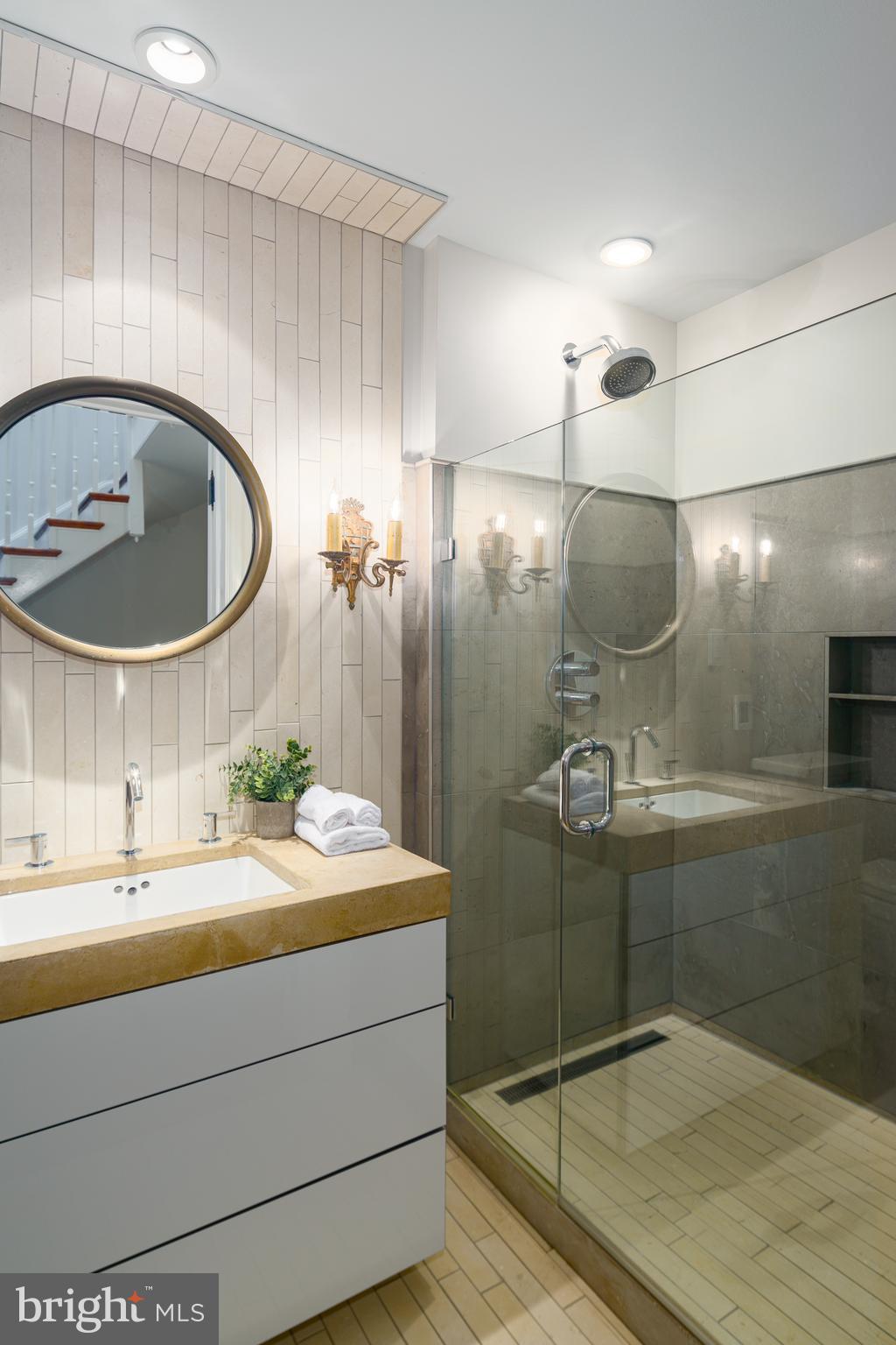 SOCIETY HILL - Residential