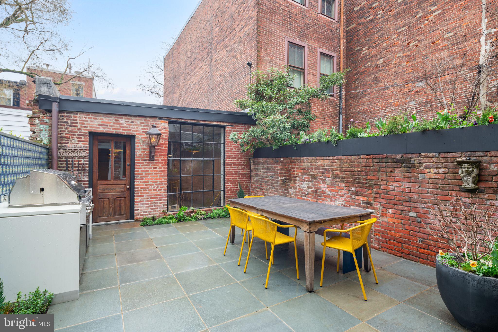 SOCIETY HILL - Residential