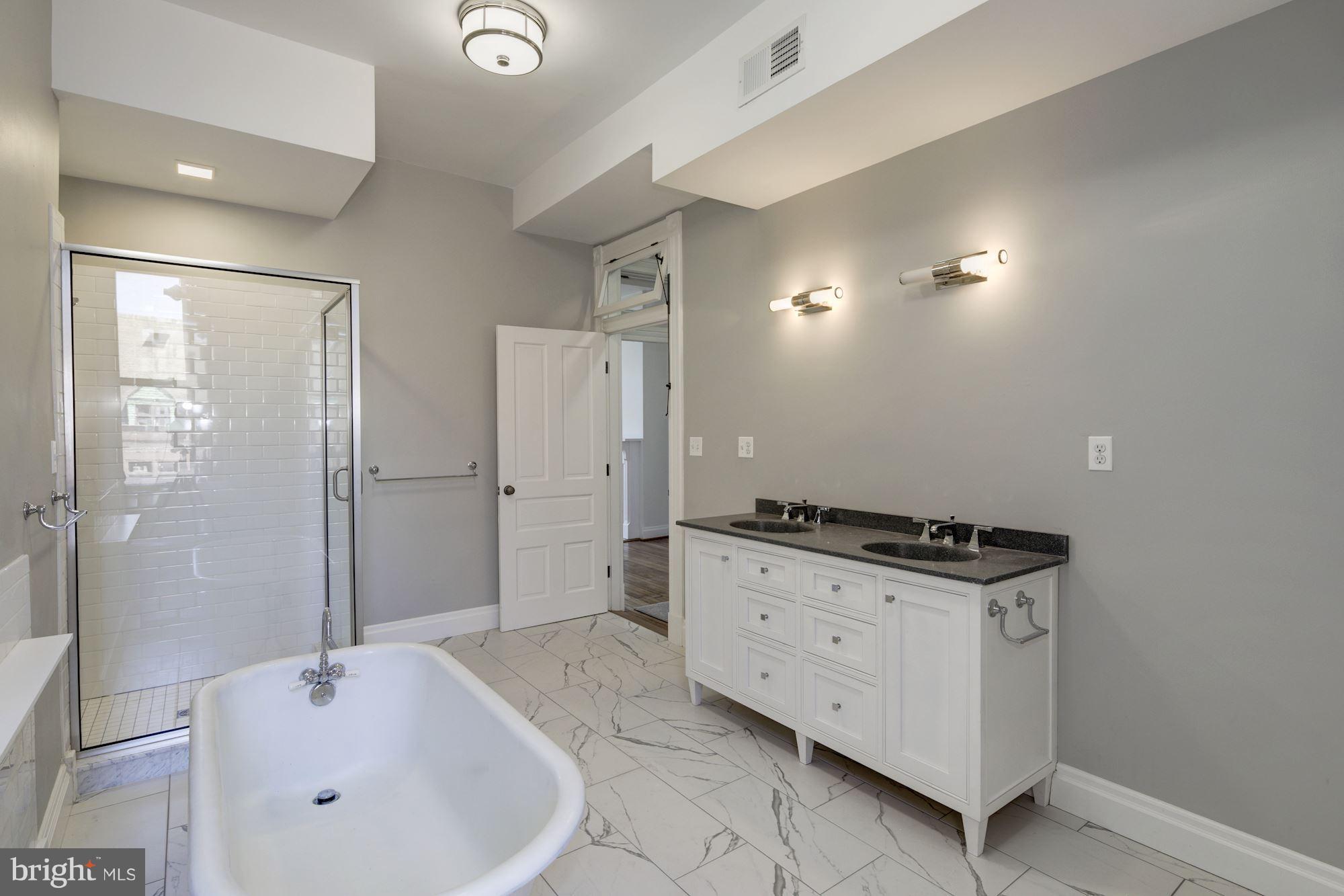 MOUNT VERNON PLACE HISTORIC DISTRICT - Residential Lease