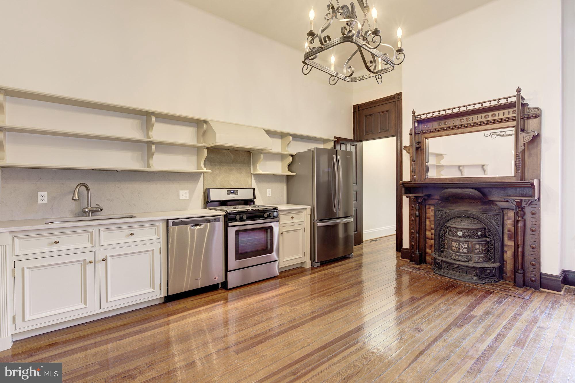 MOUNT VERNON PLACE HISTORIC DISTRICT - Residential Lease