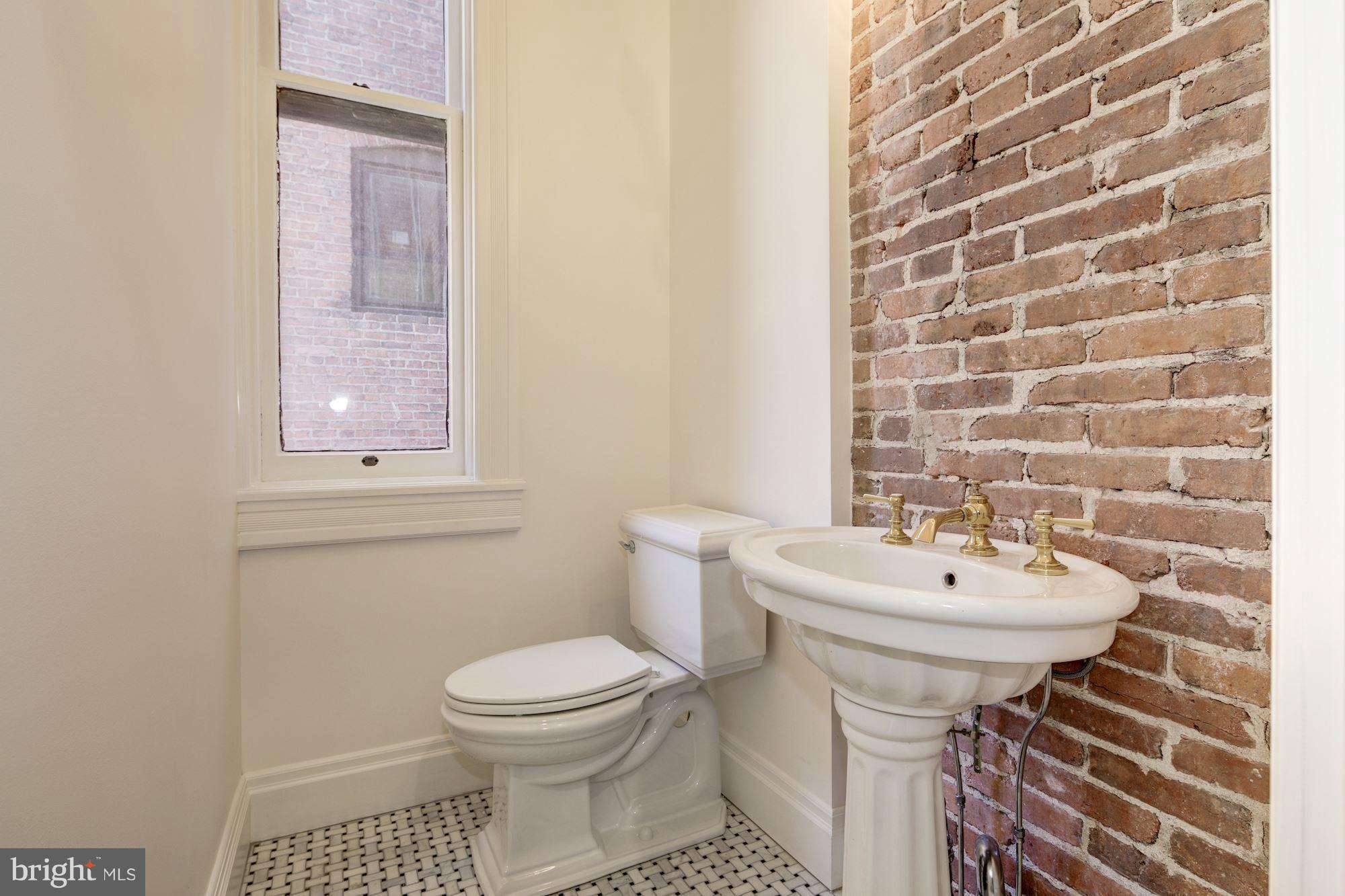 MOUNT VERNON PLACE HISTORIC DISTRICT - Residential Lease