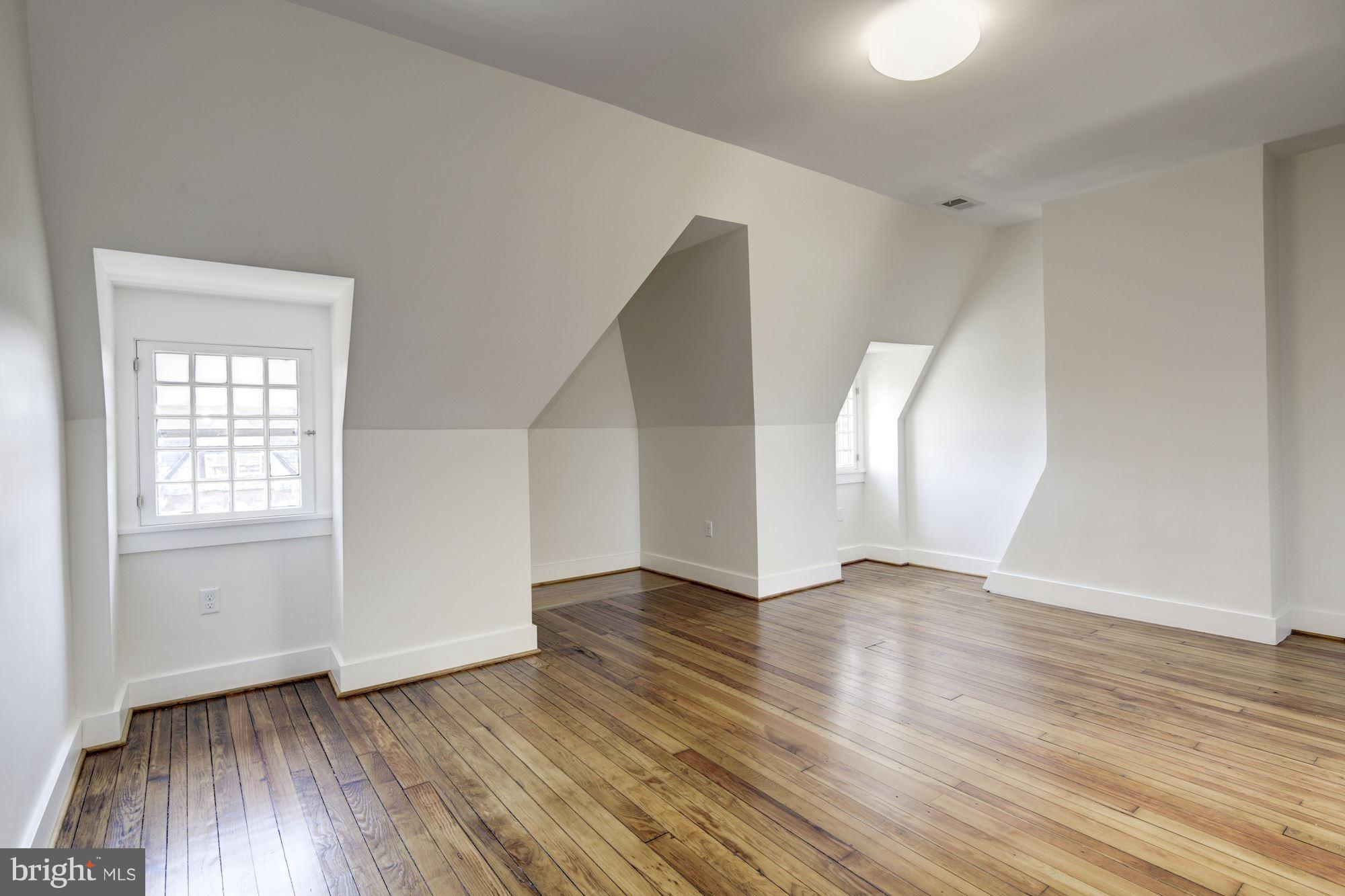 MOUNT VERNON PLACE HISTORIC DISTRICT - Residential Lease