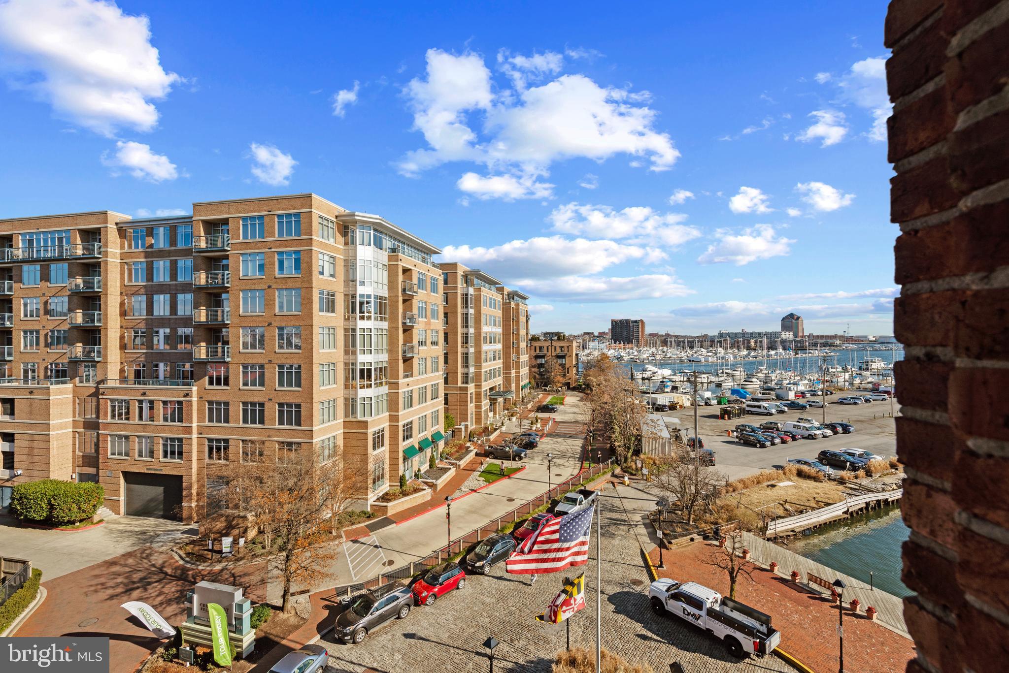 HENDERSON'S WHARF - Residential
