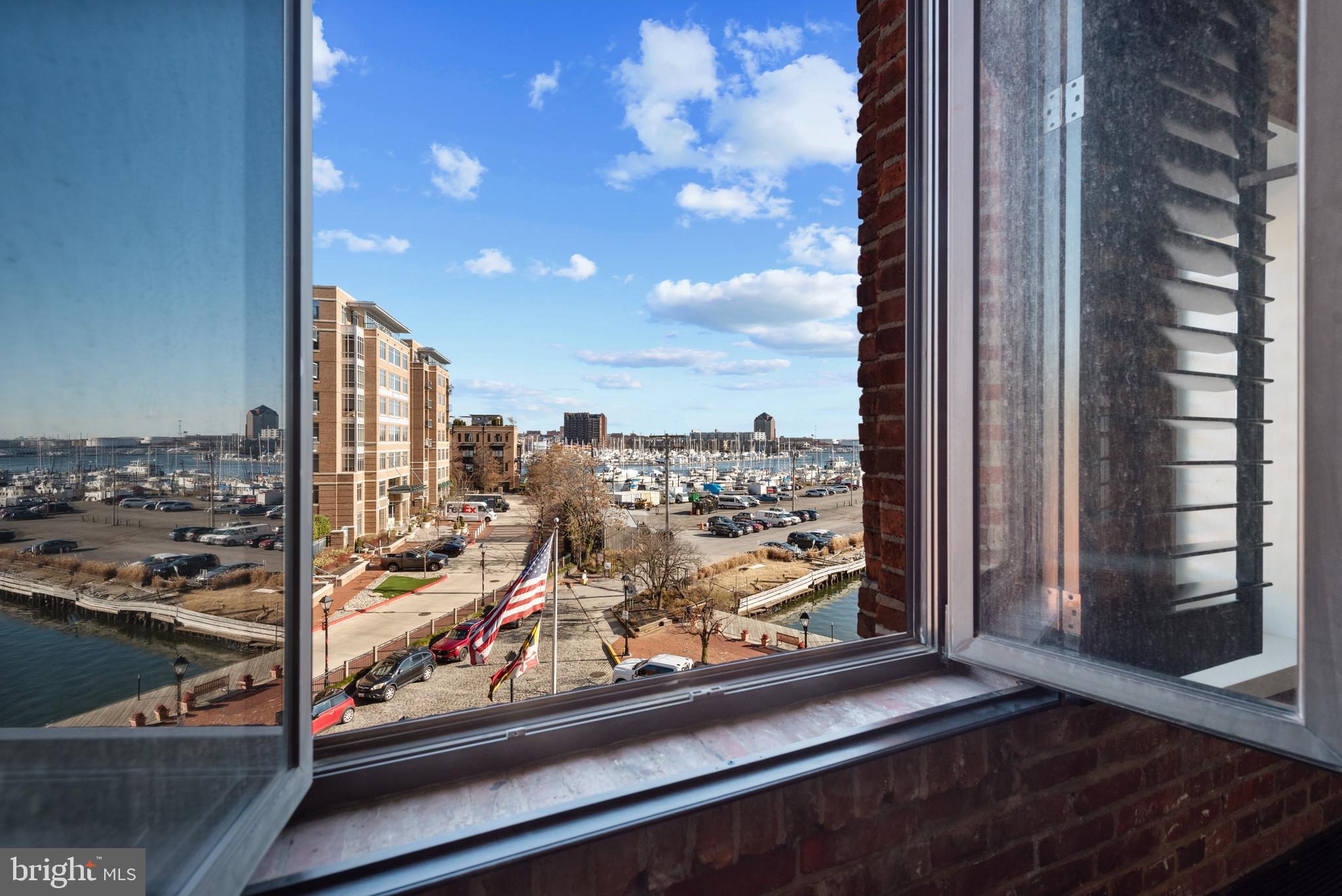 HENDERSON'S WHARF - Residential