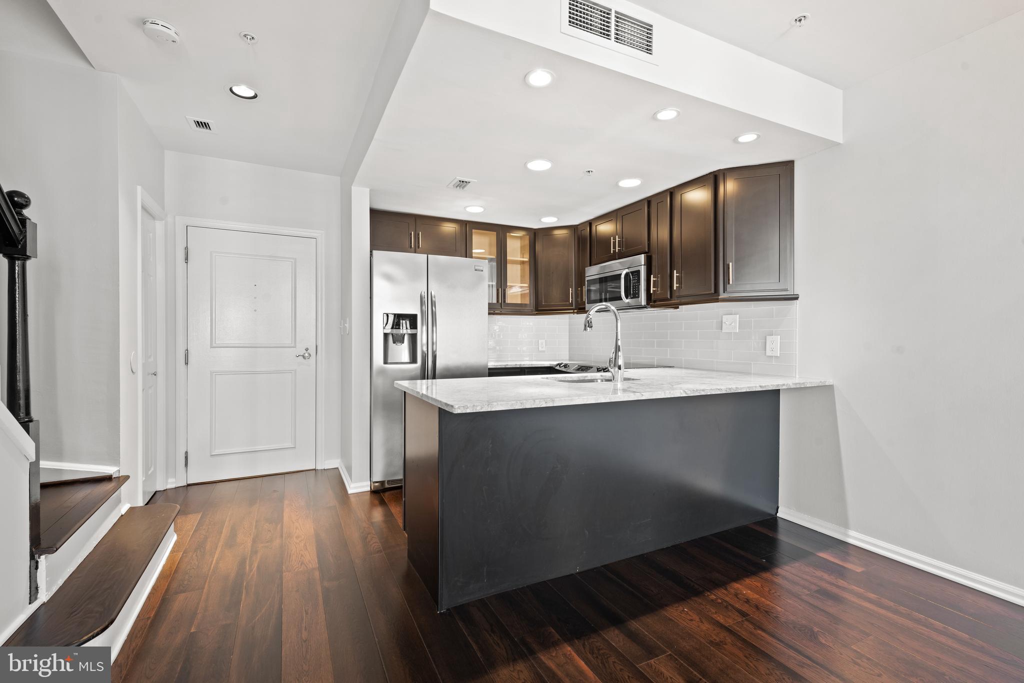 HENDERSON'S WHARF - Residential