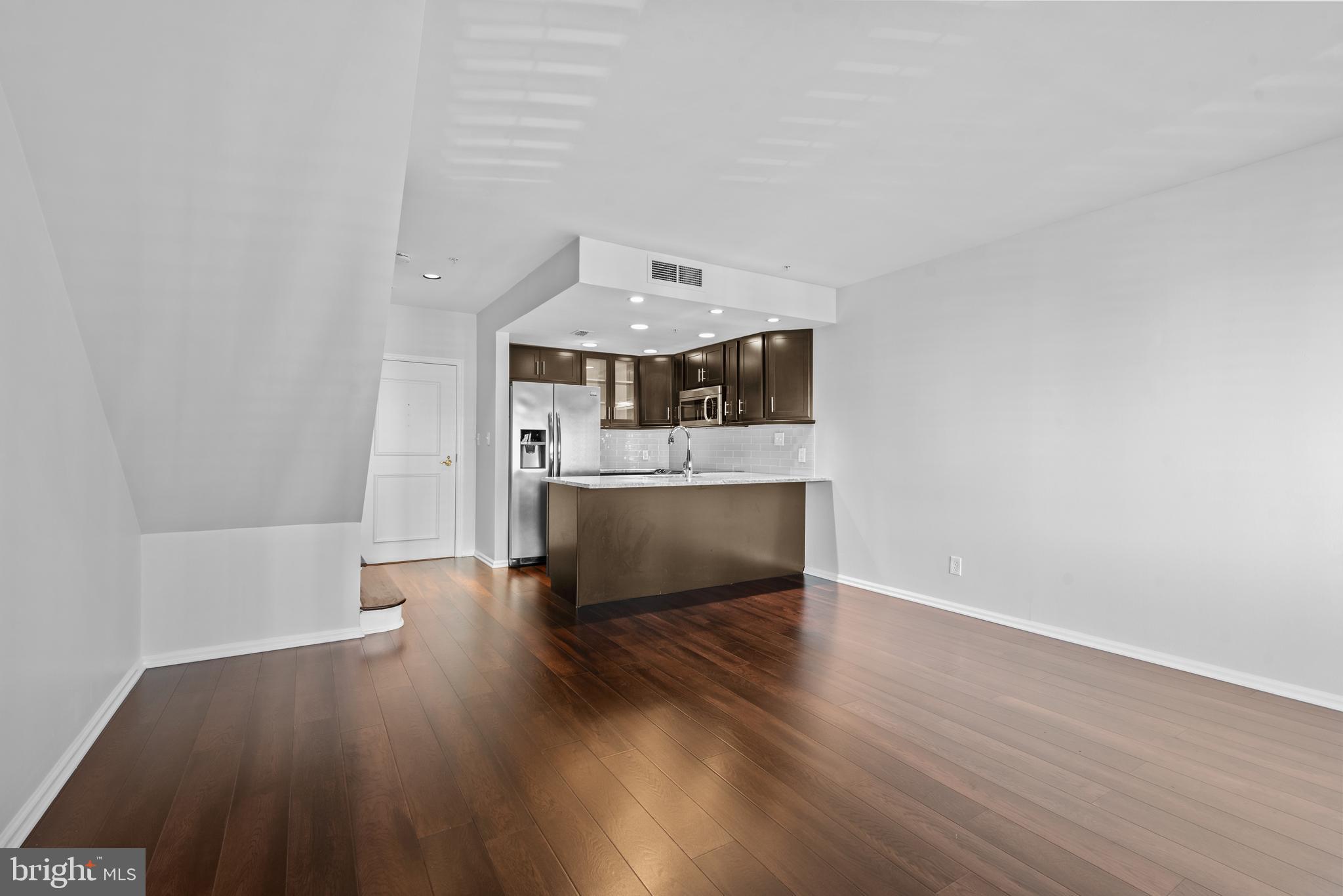 HENDERSON'S WHARF - Residential