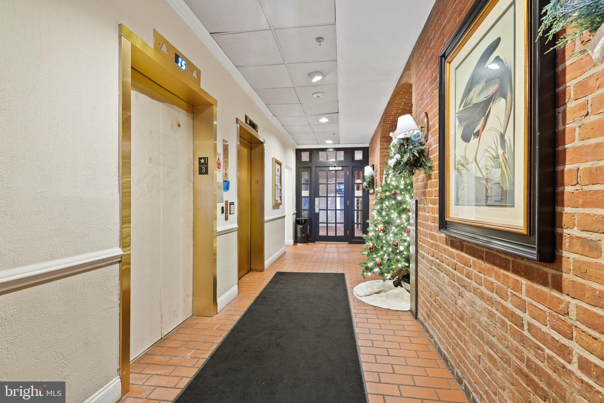 HENDERSON'S WHARF - Residential