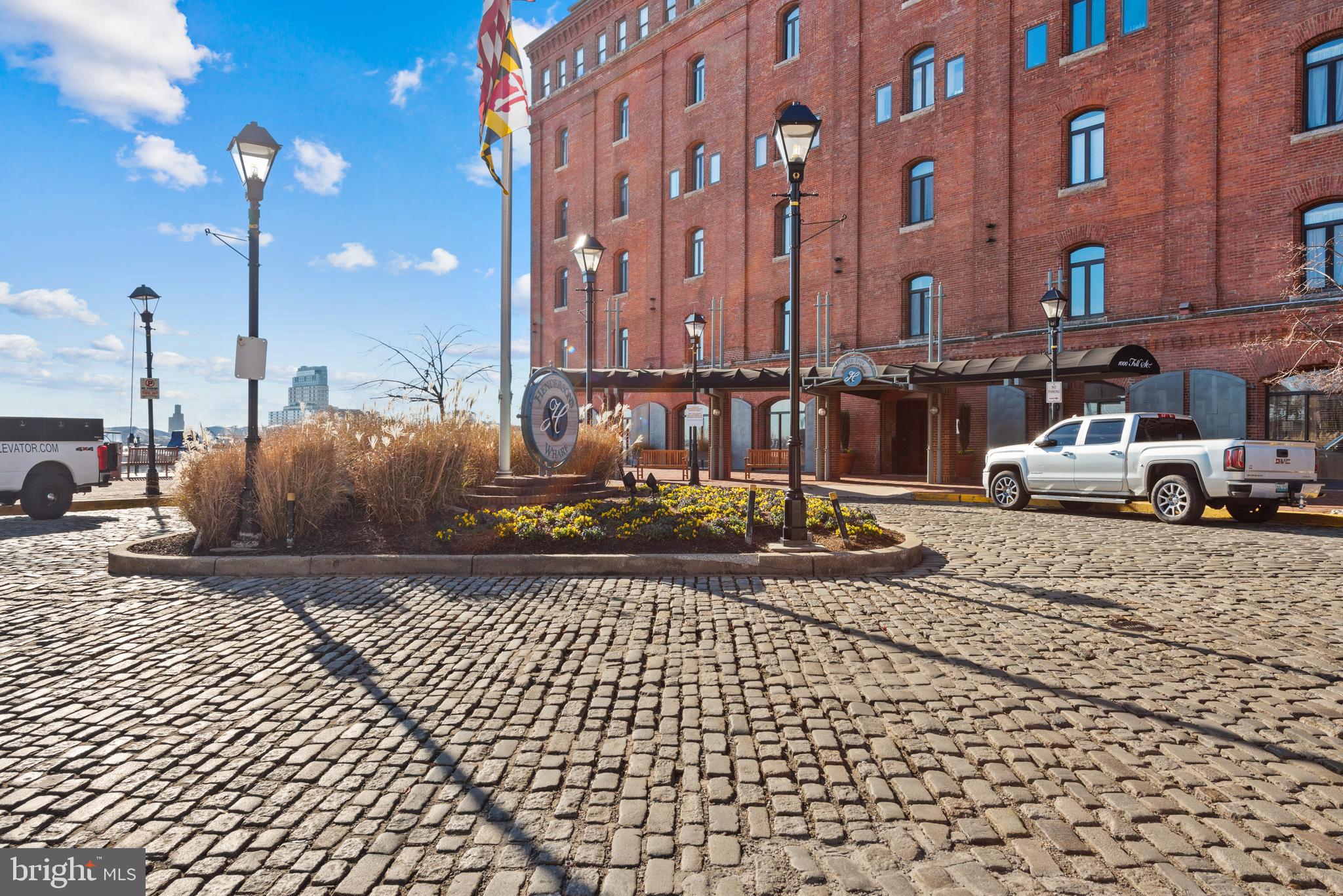 HENDERSON'S WHARF - Residential