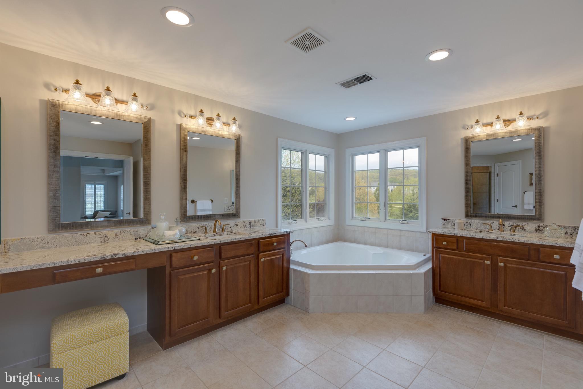 RASPBERRY FALLS - Residential