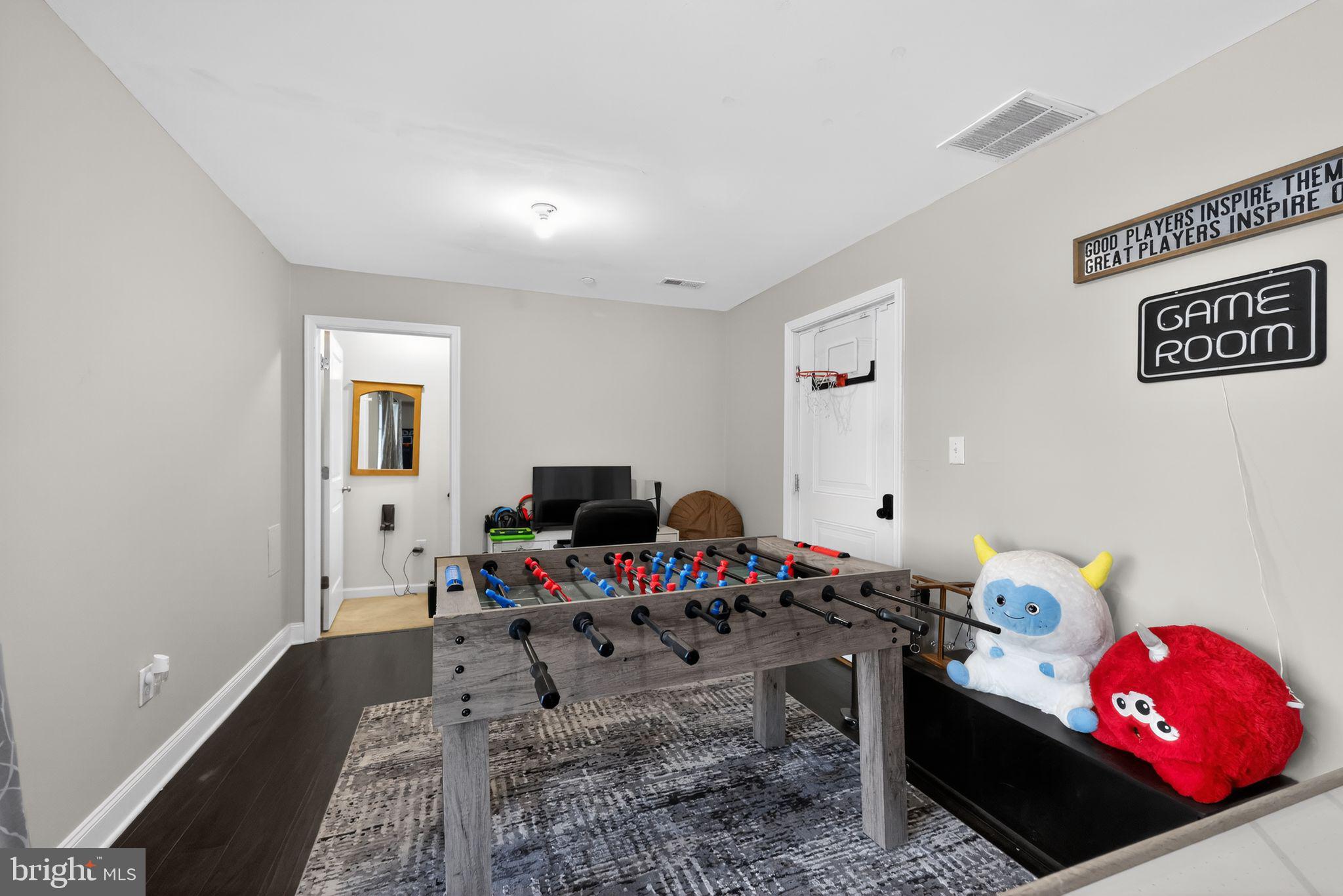 CREEKSIDE AT LLANERC - Residential